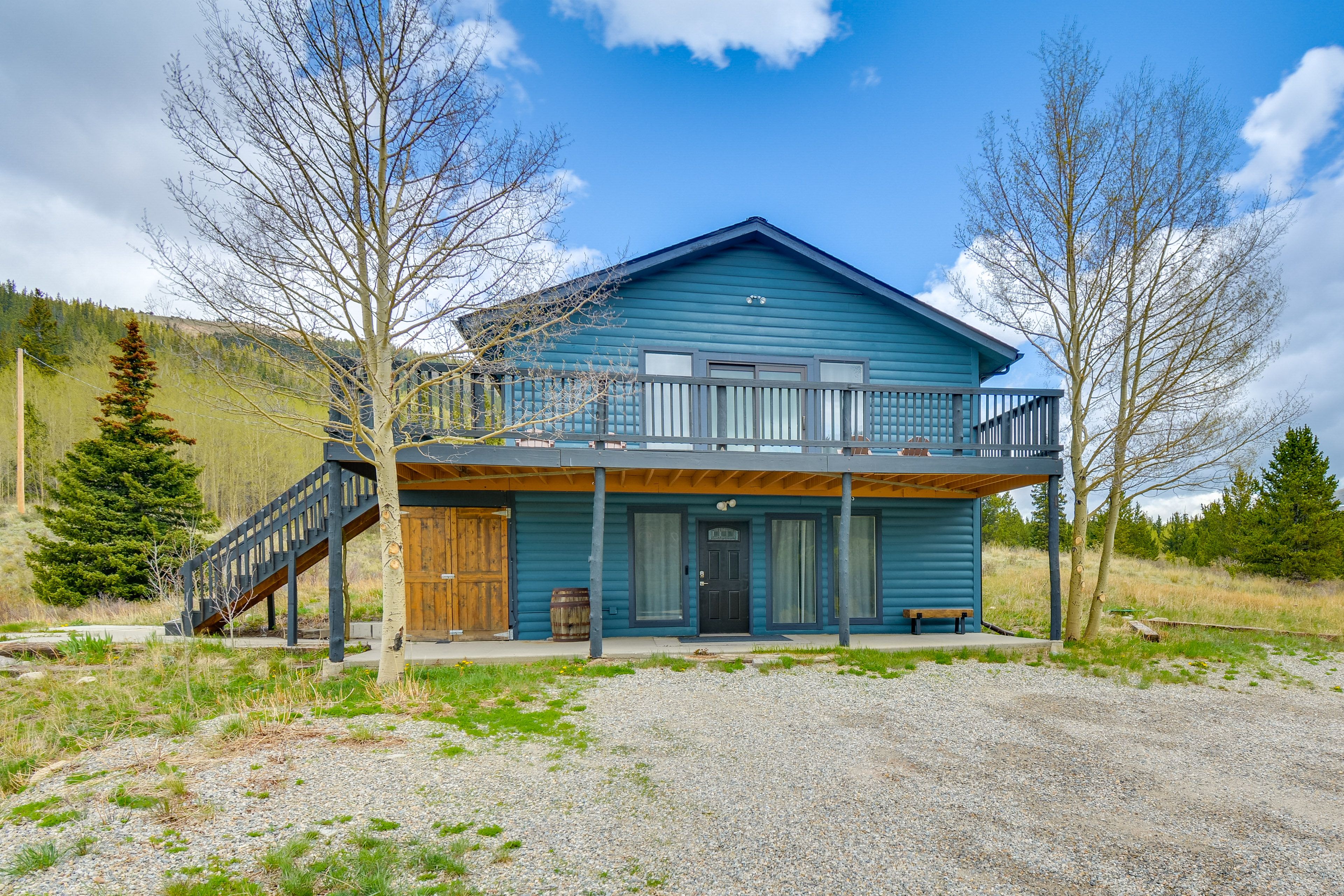 Cabin Exterior | Covered Patio