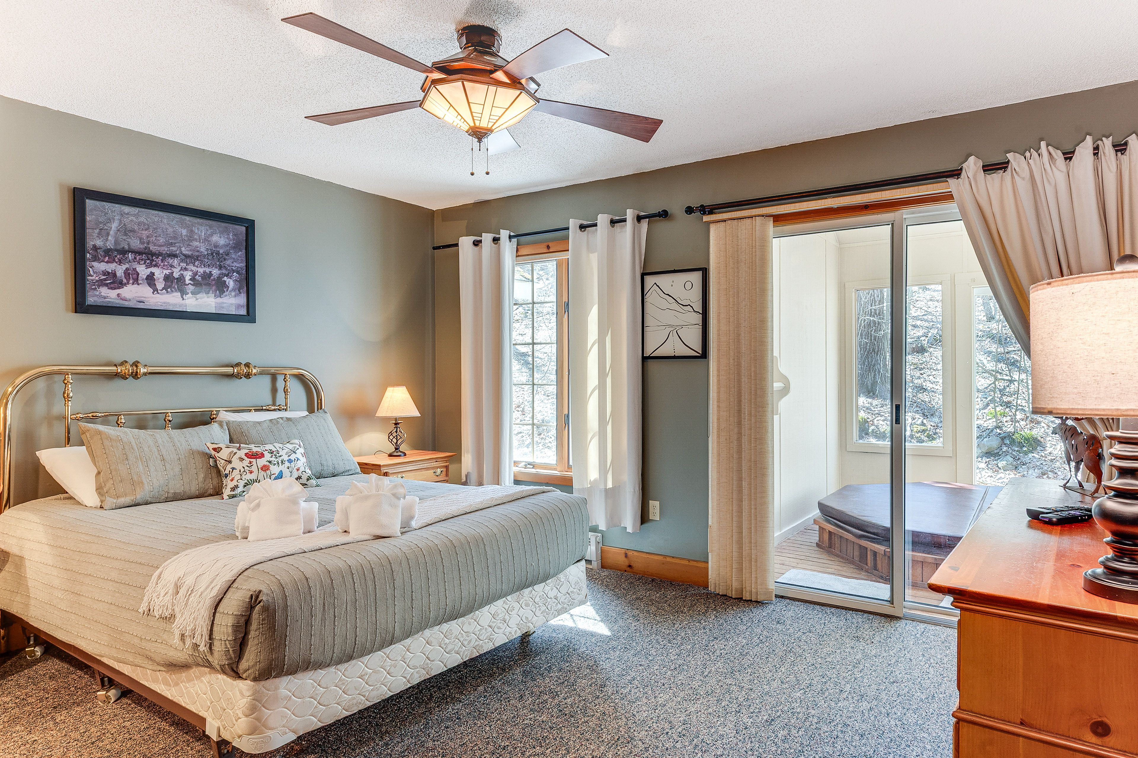 Bedroom 1 | 1st Floor | Queen Bed | Linens Provided