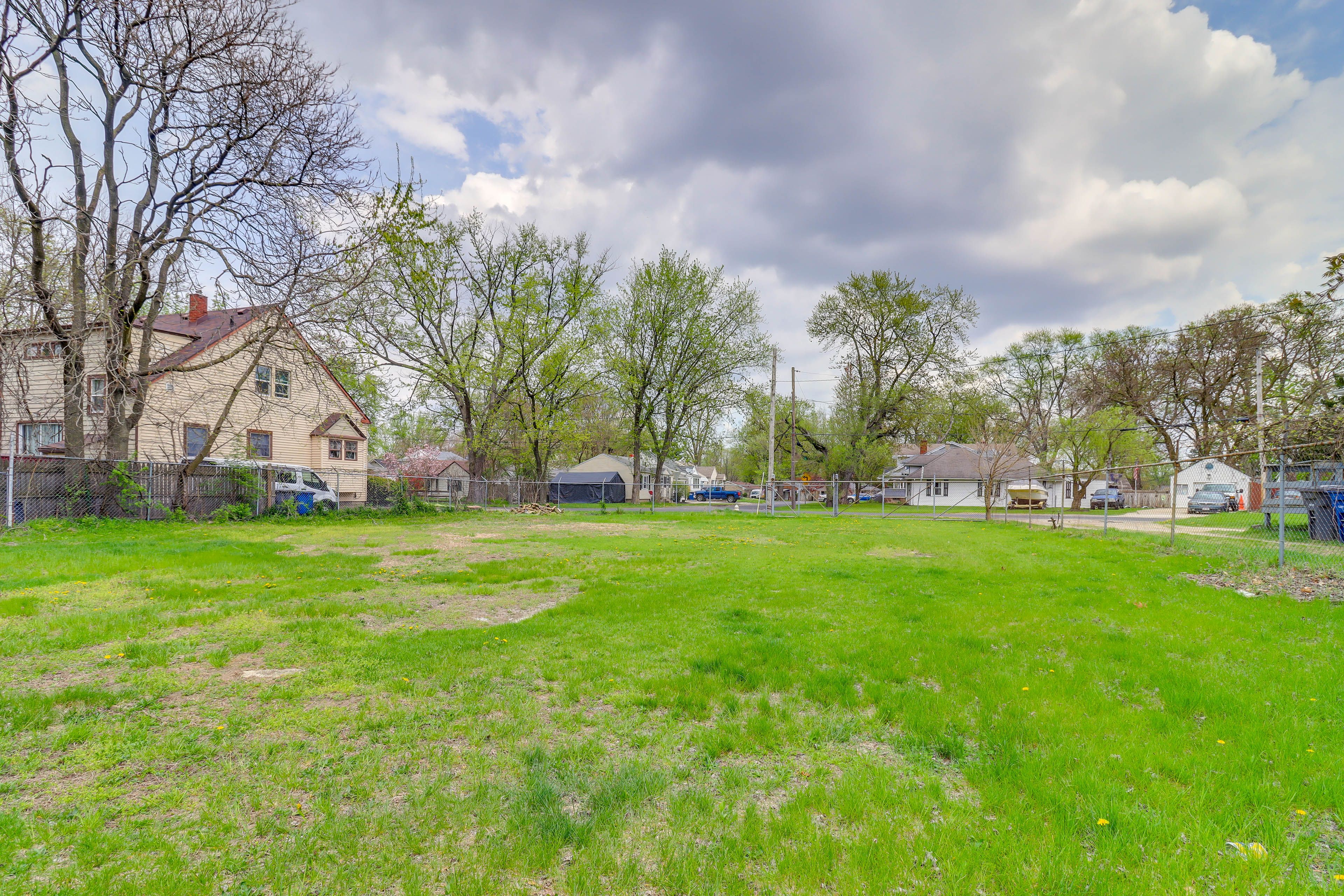 Shared Yard (Not Fully Fenced)