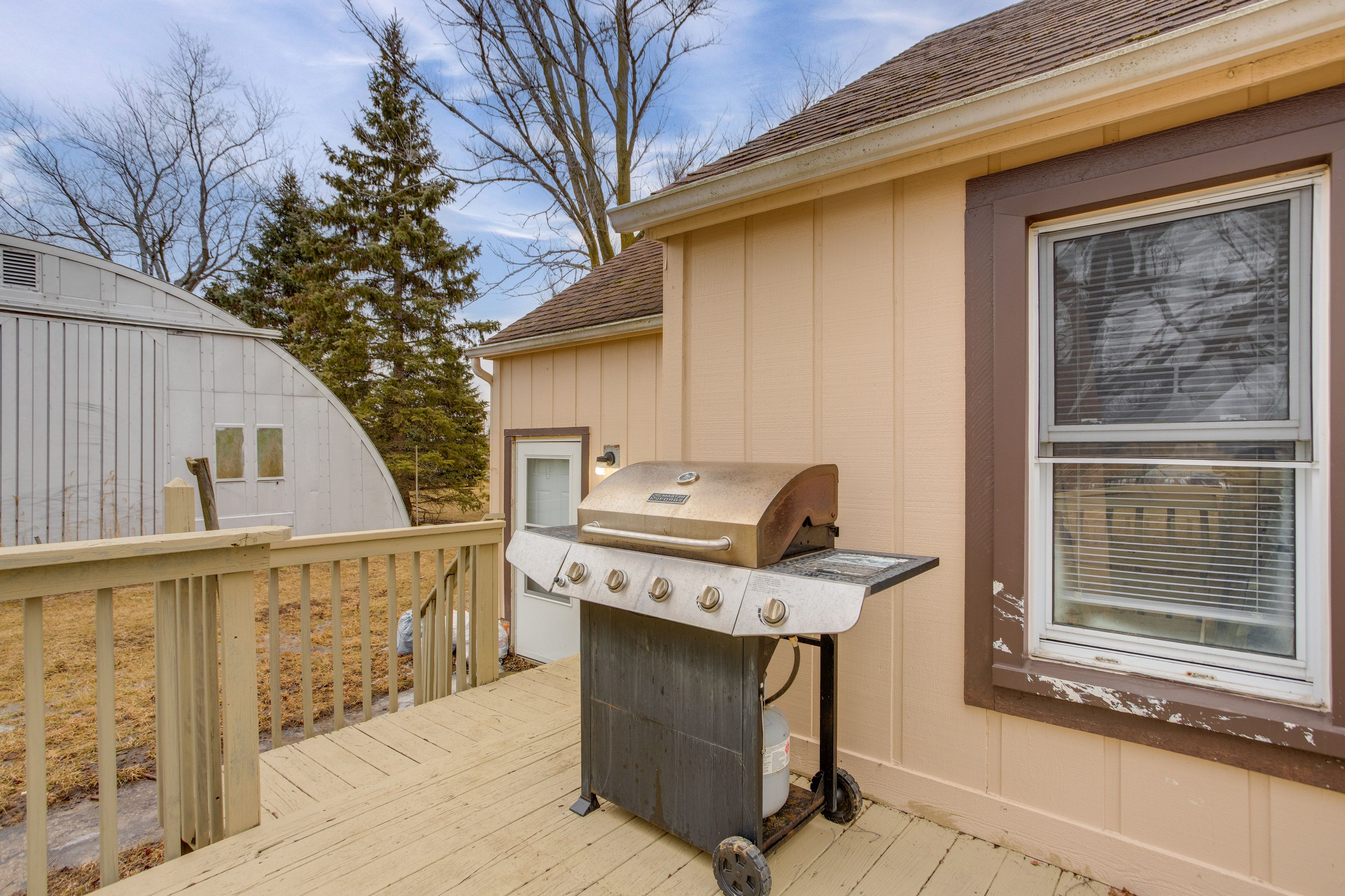 Deck | Gas Grill | Fire Pit