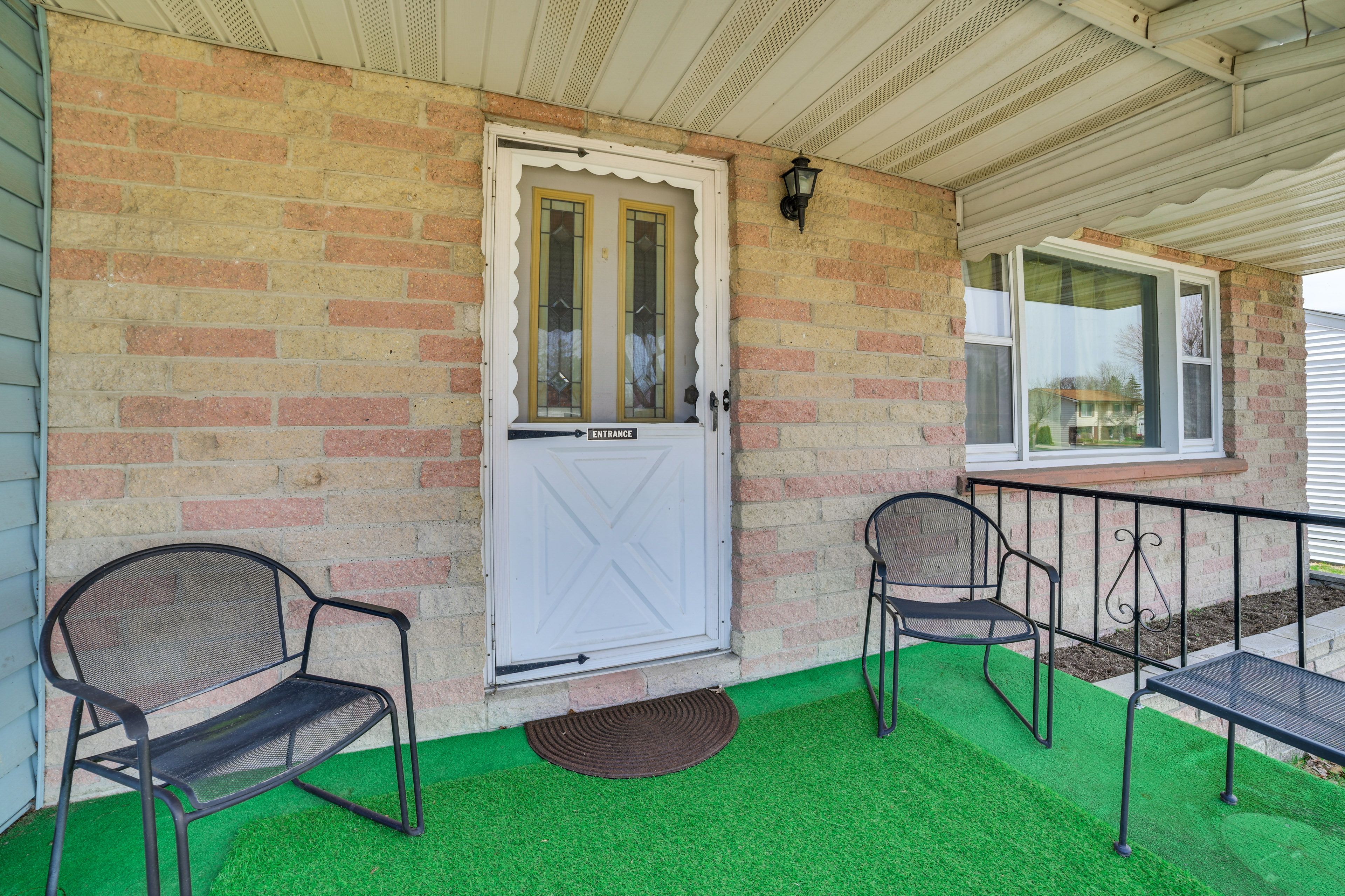 Front Entrance/Porch | Seating