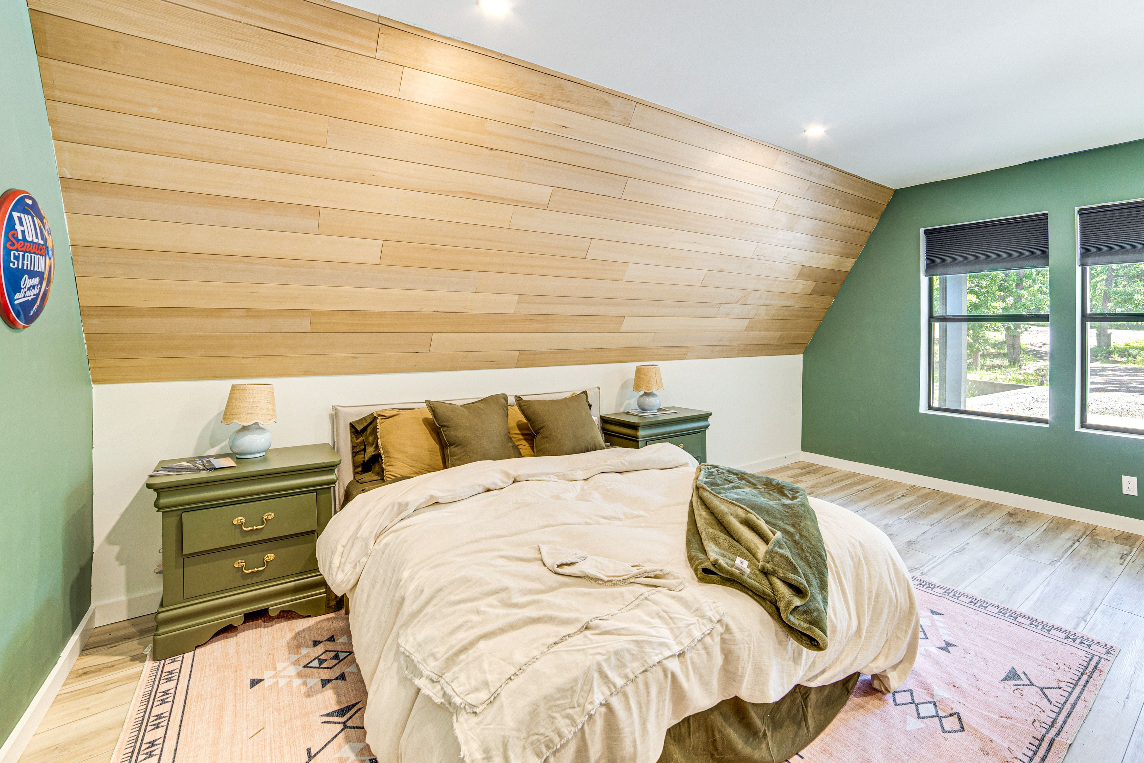 Bedroom 2 | Queen Bed | 1st Floor