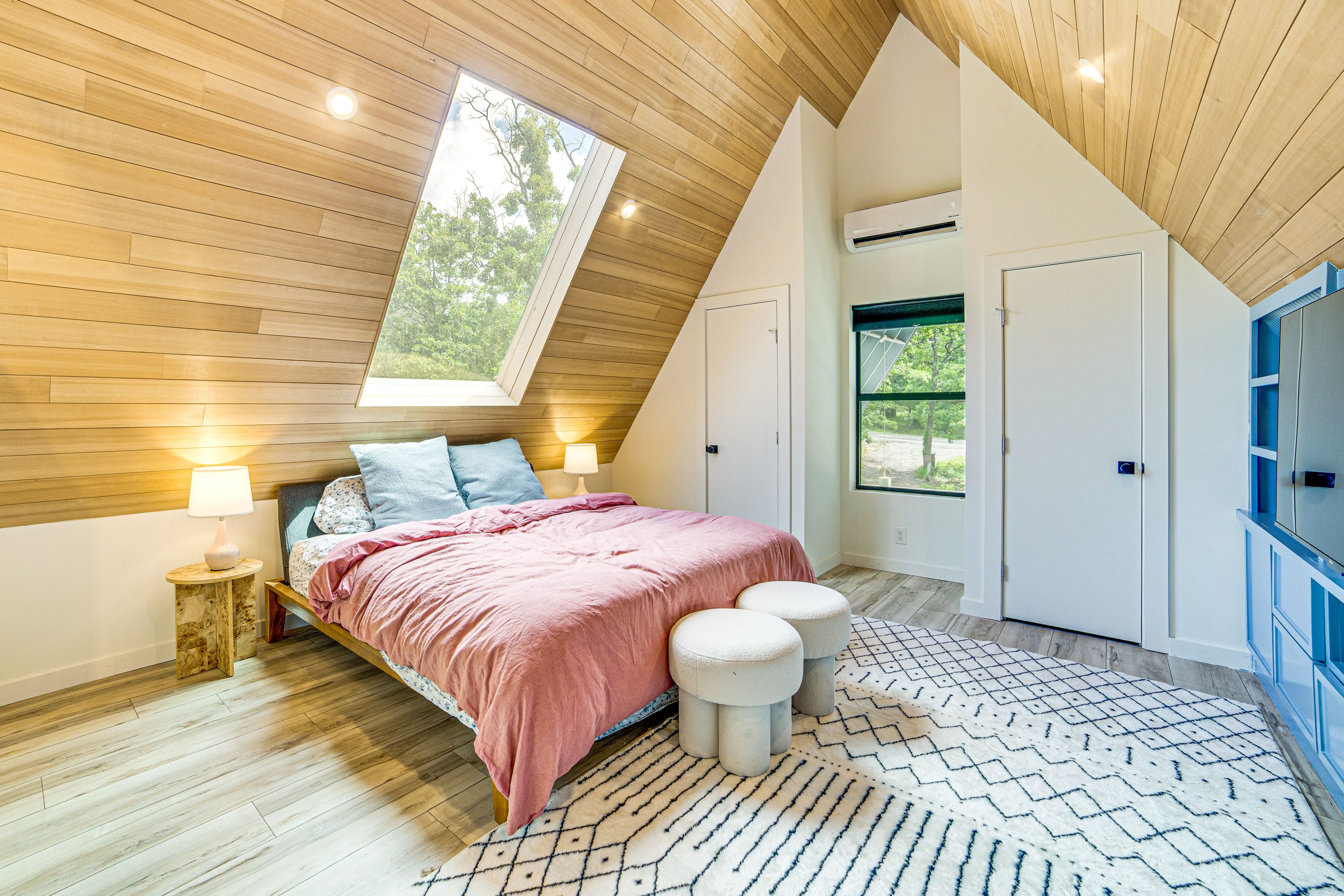 Bedroom 1 | King Bed | Linens | 2nd Floor