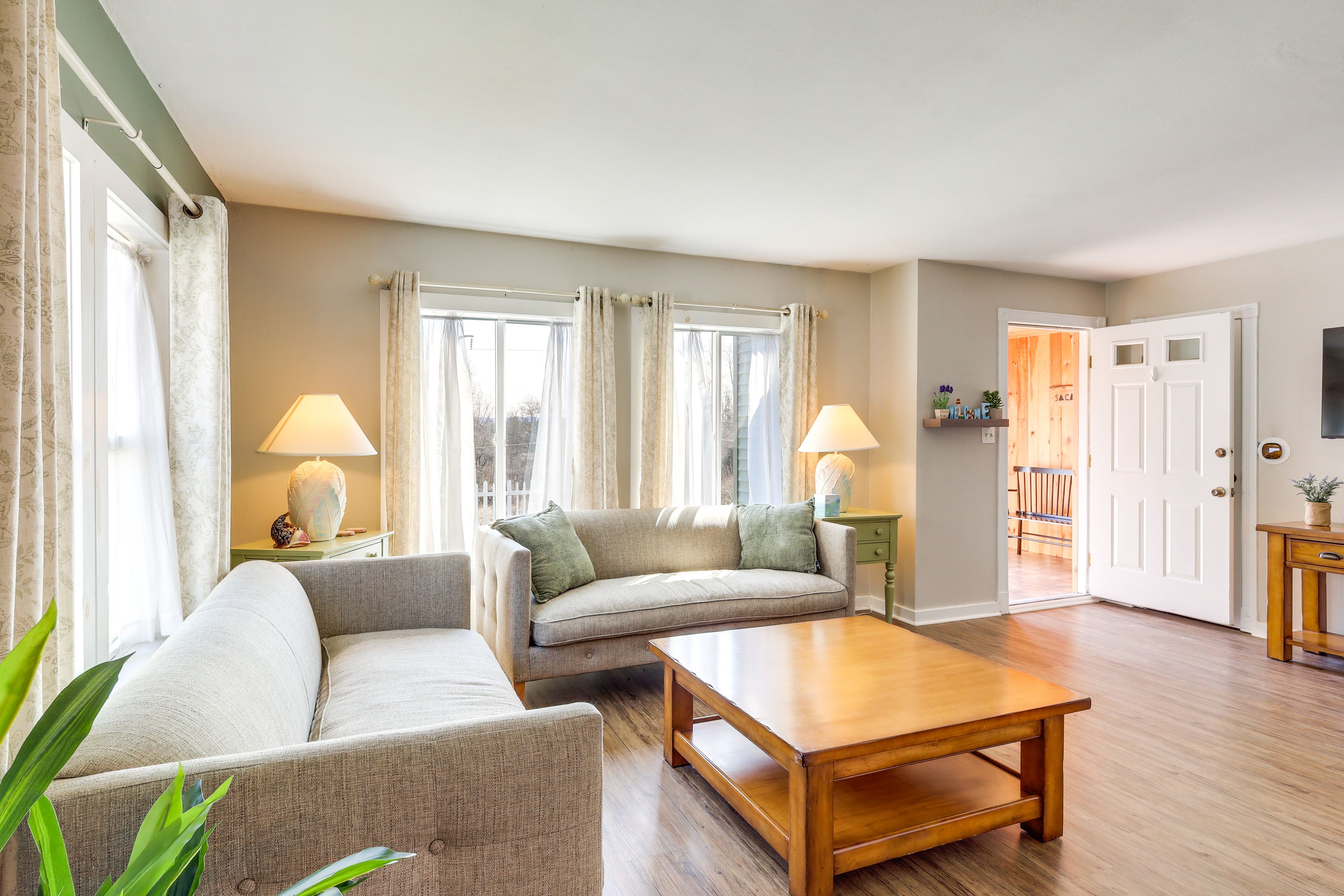 Living Room | Single-Story Home | Central Heating | Smart TV | Fireplace