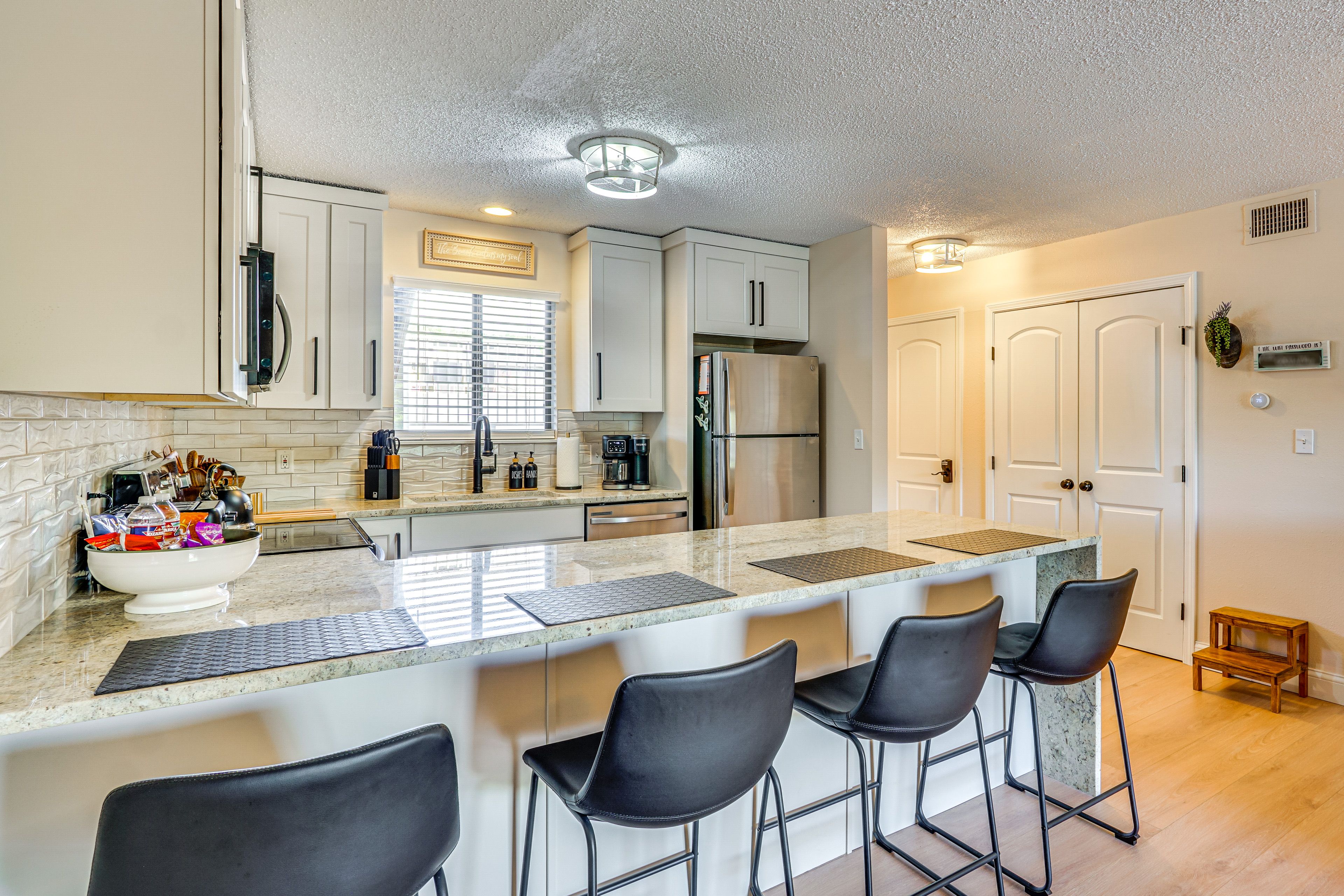 Kitchen | Dual Drip/Keurig Coffee Maker | Dishwasher | Toaster