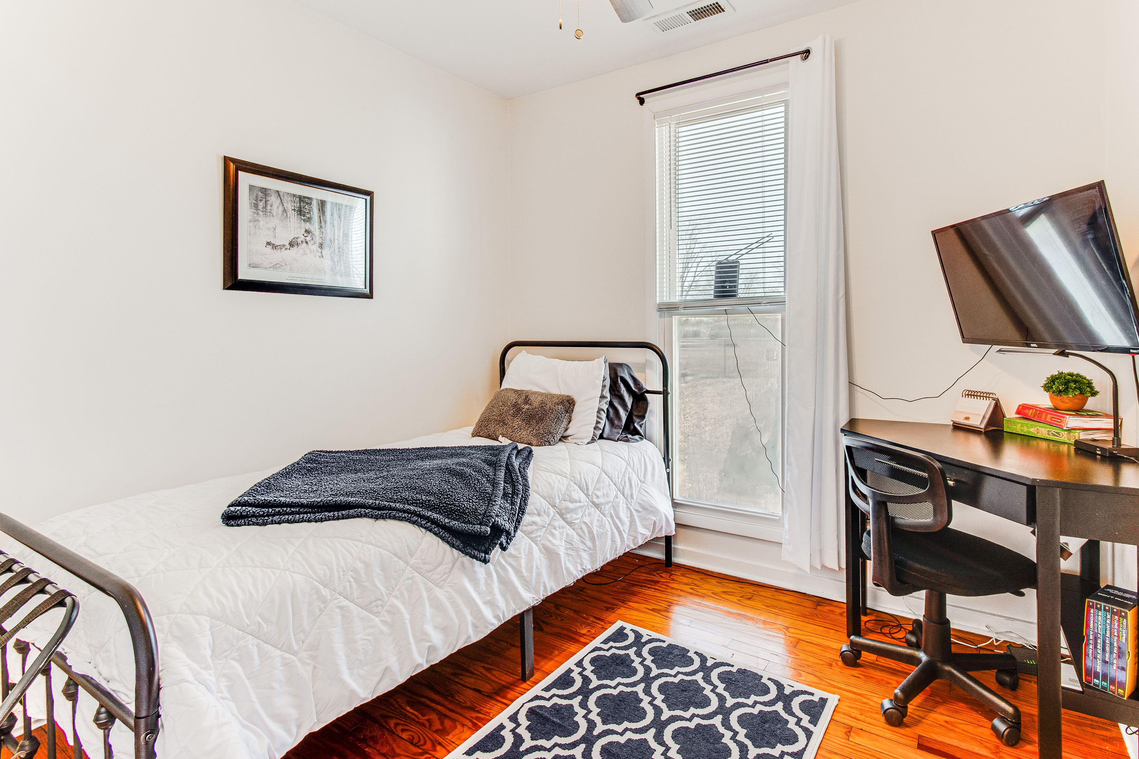 Bedroom 3 | Twin Bed | Laptop-Friendly Workspace