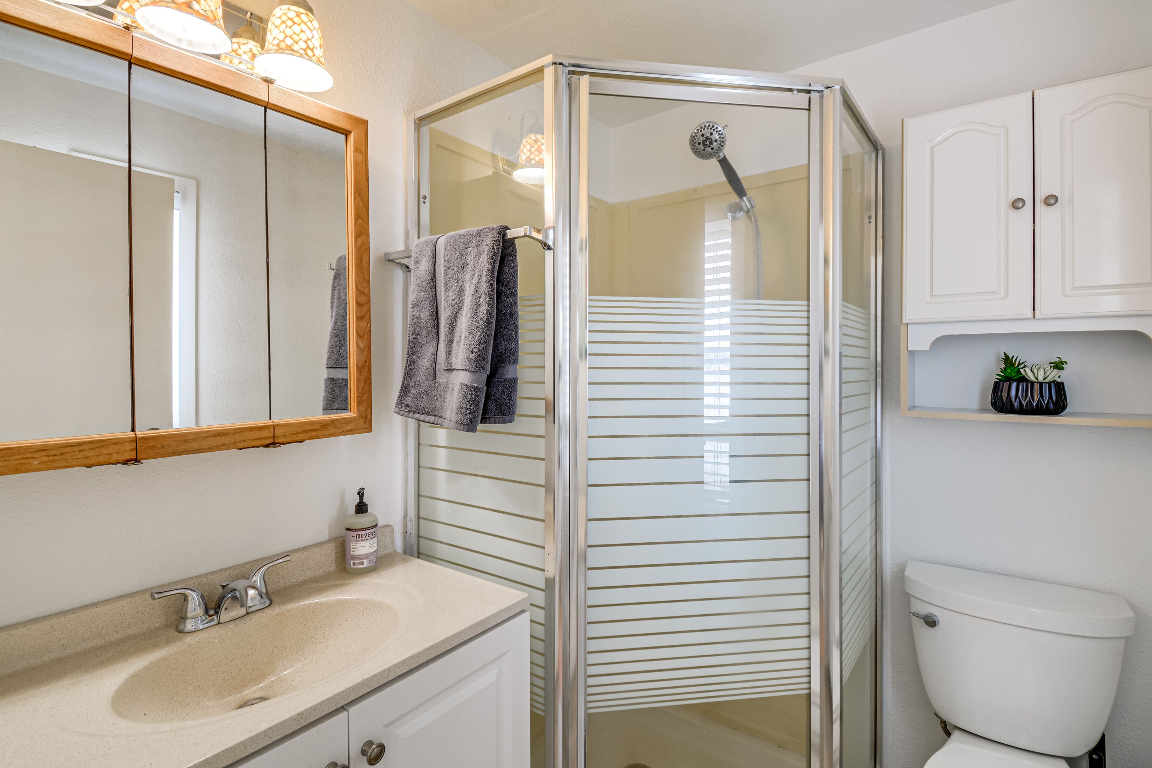 Full Bathroom | 2nd Floor