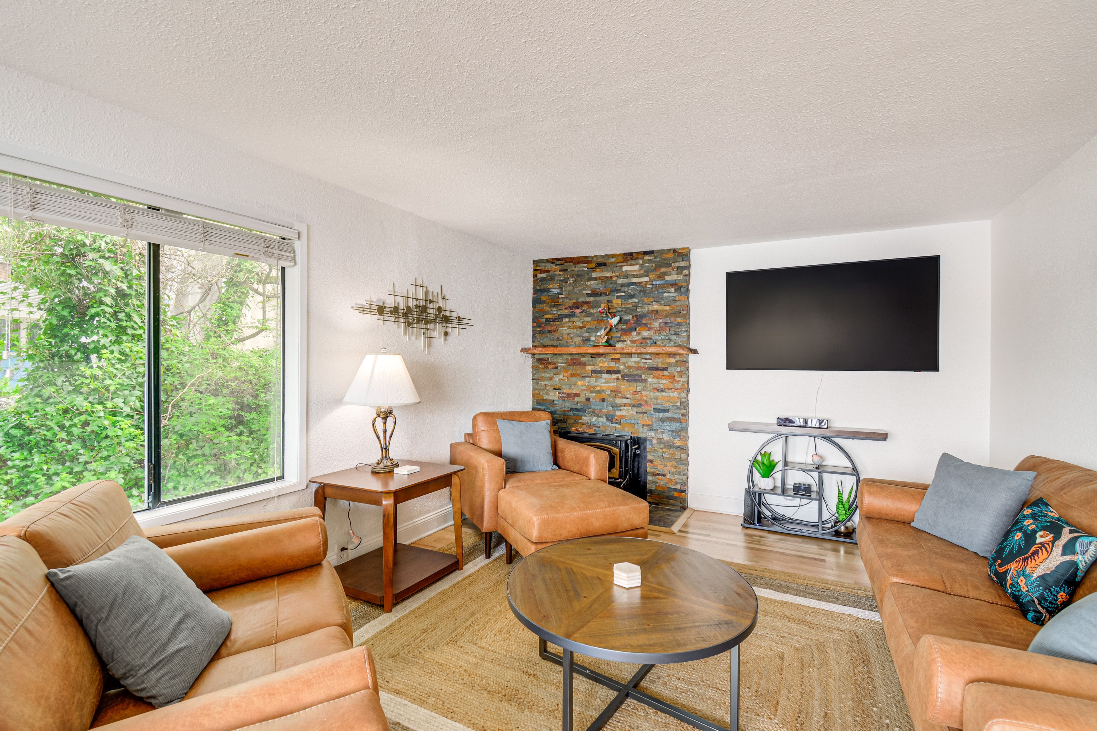 Living Area | Smart TV