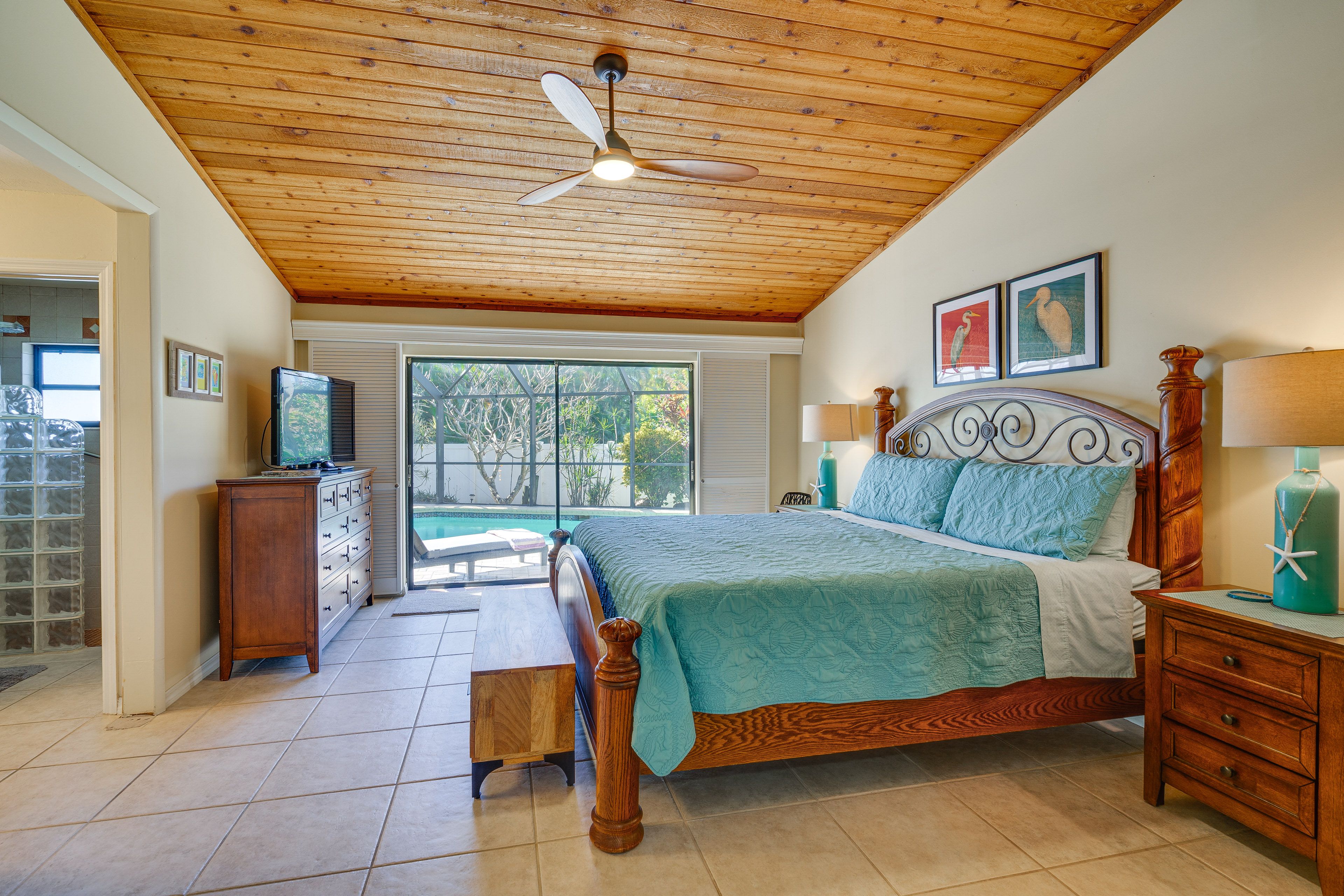 Bedroom 1 | King Bed