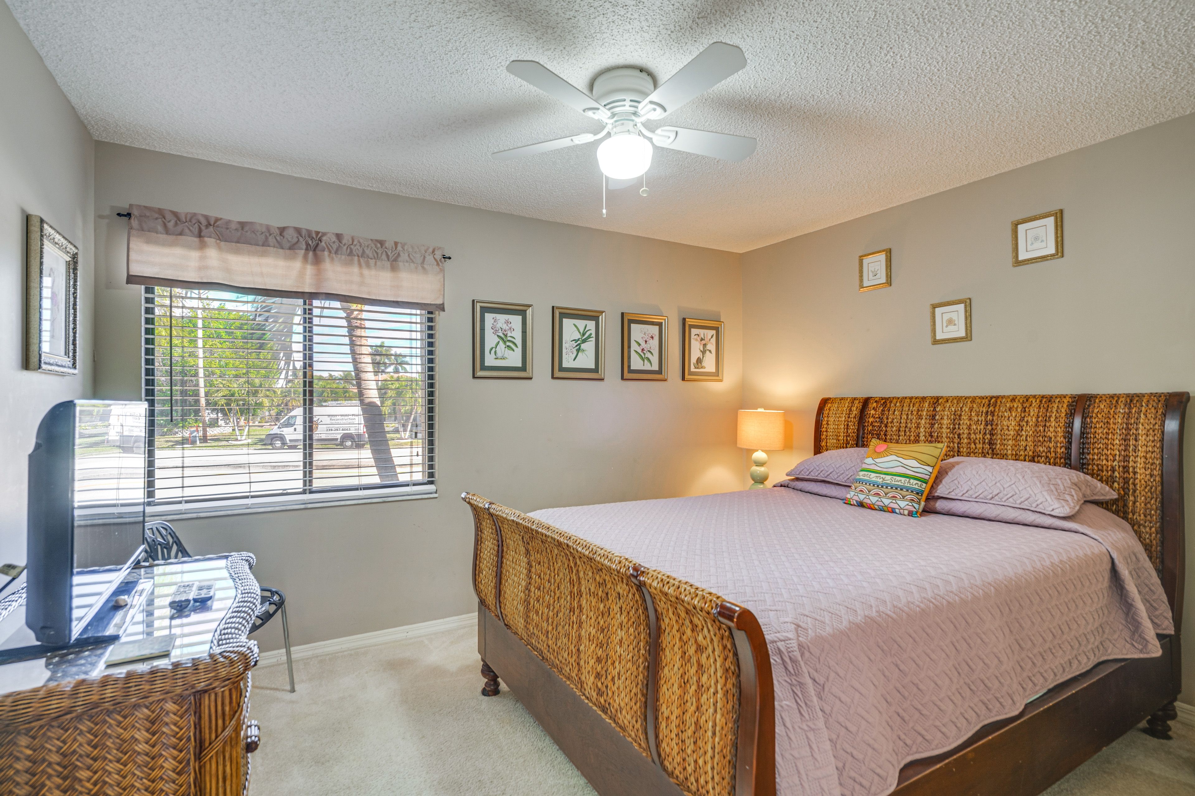 Bedroom 2 | Queen Bed