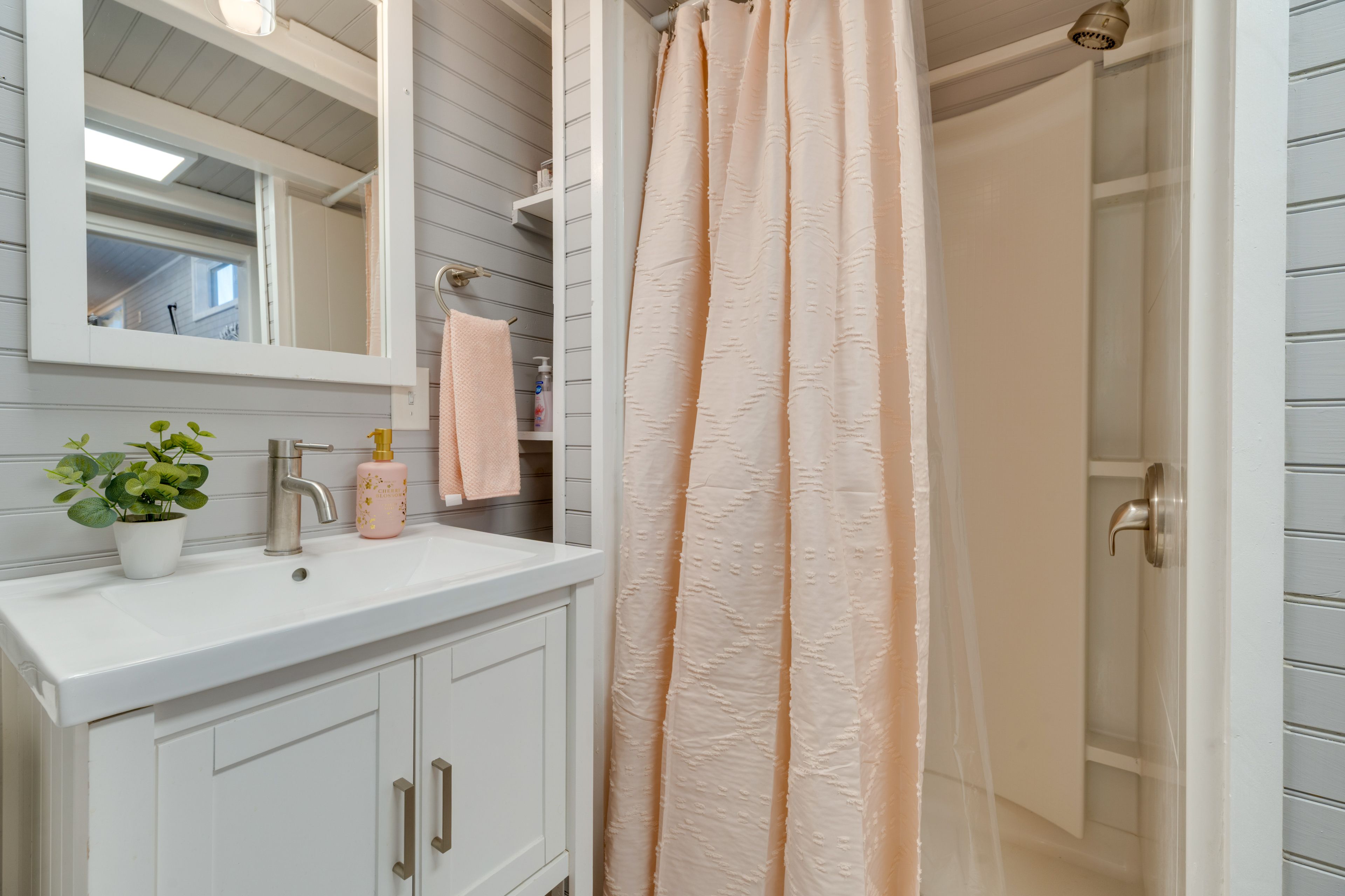 Bathroom | Washer/Dryer | 1st Level