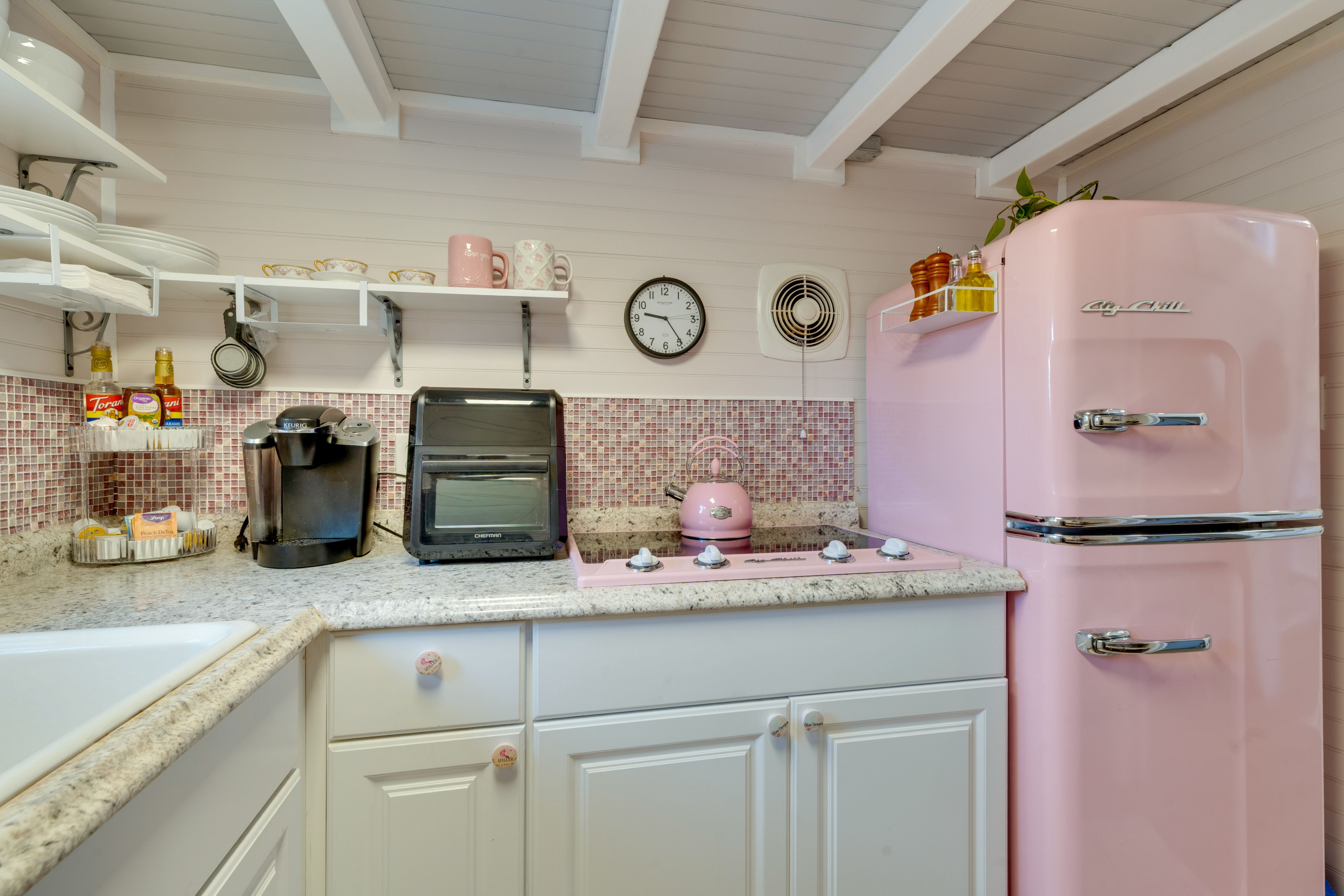 Kitchenette | Microwave | 1st Level