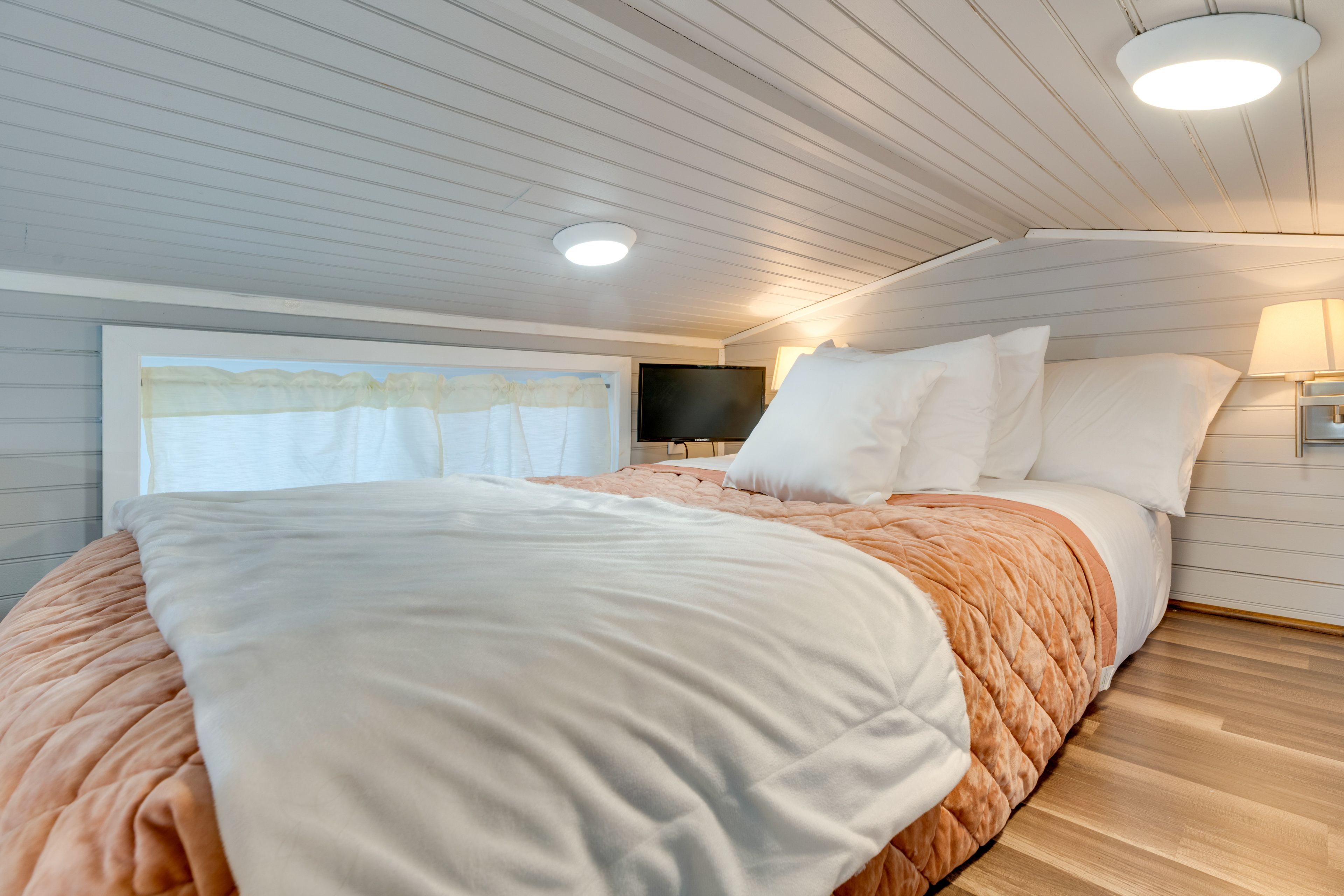 Studio | Full Floor Mattress | 2nd Level