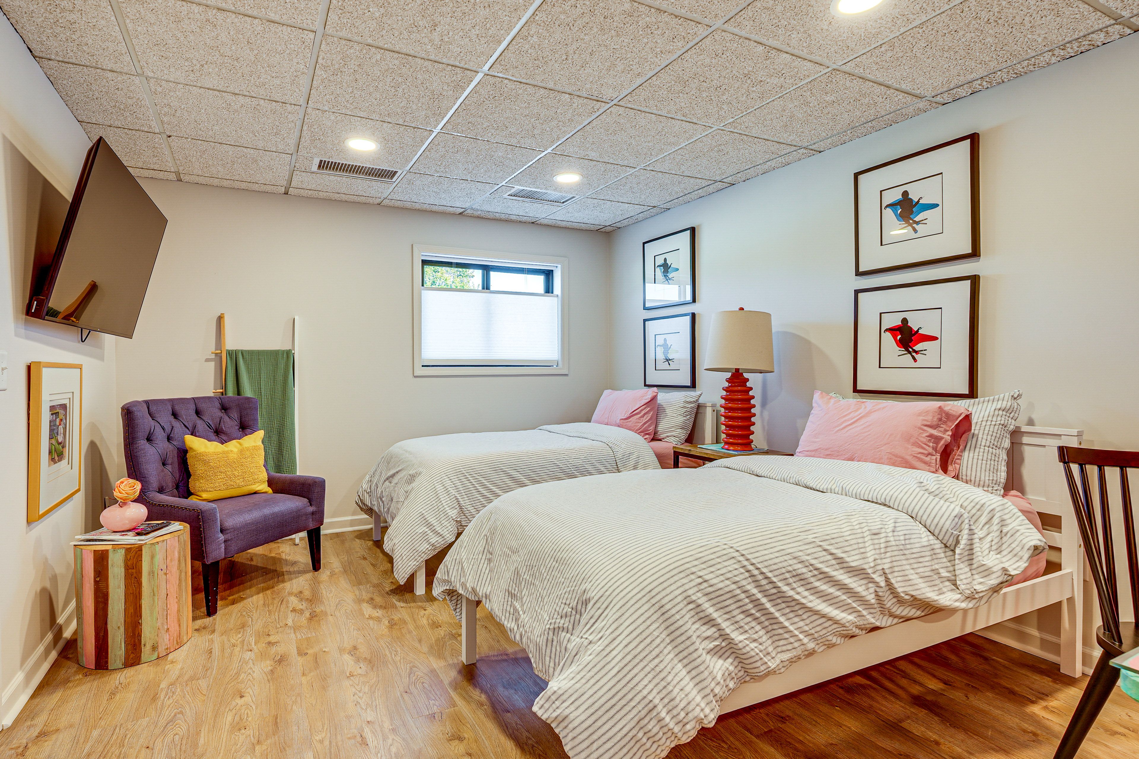 Bedroom 2 | 2 Twin Beds | Smart TV