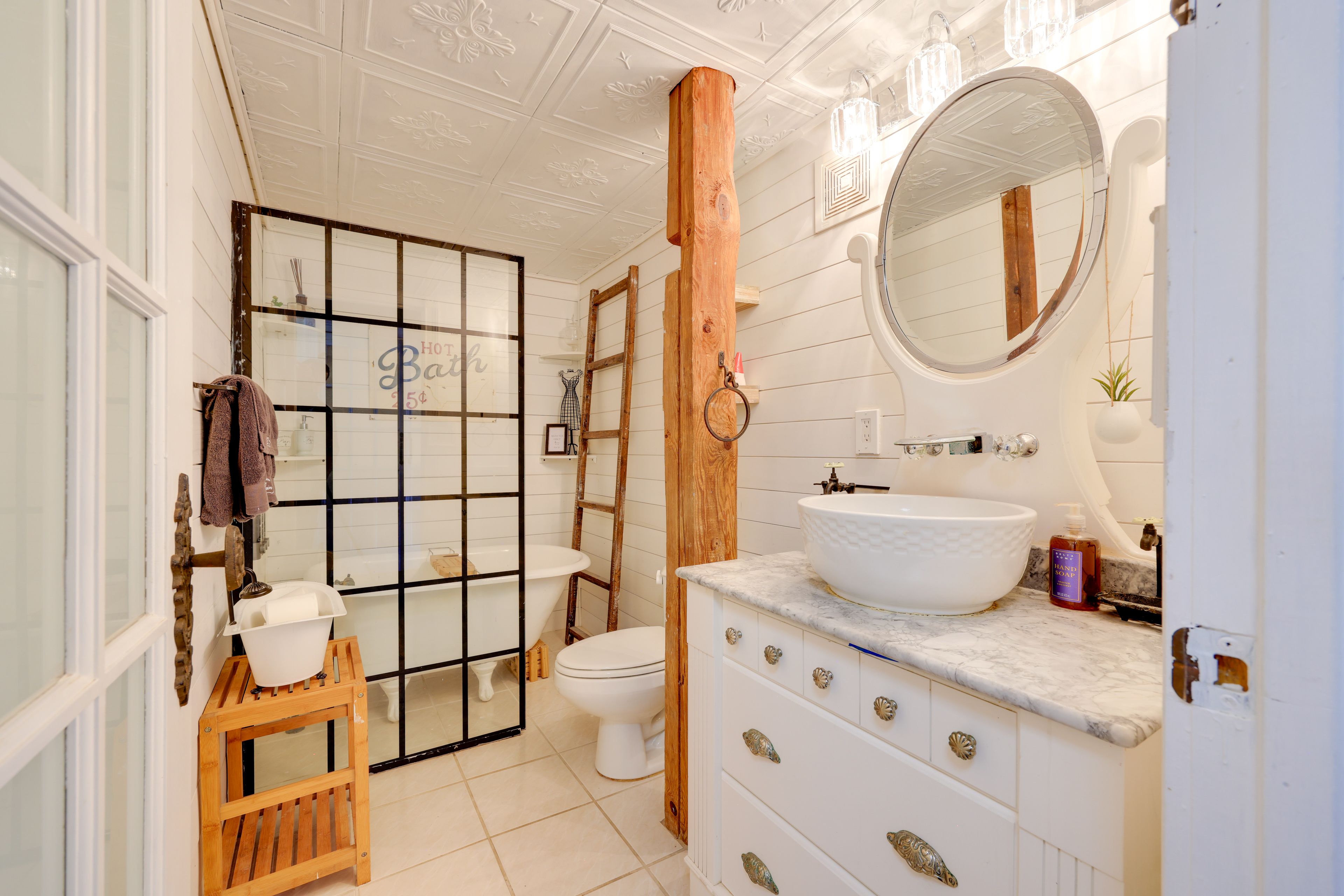 Full Bathroom | 1st Floor