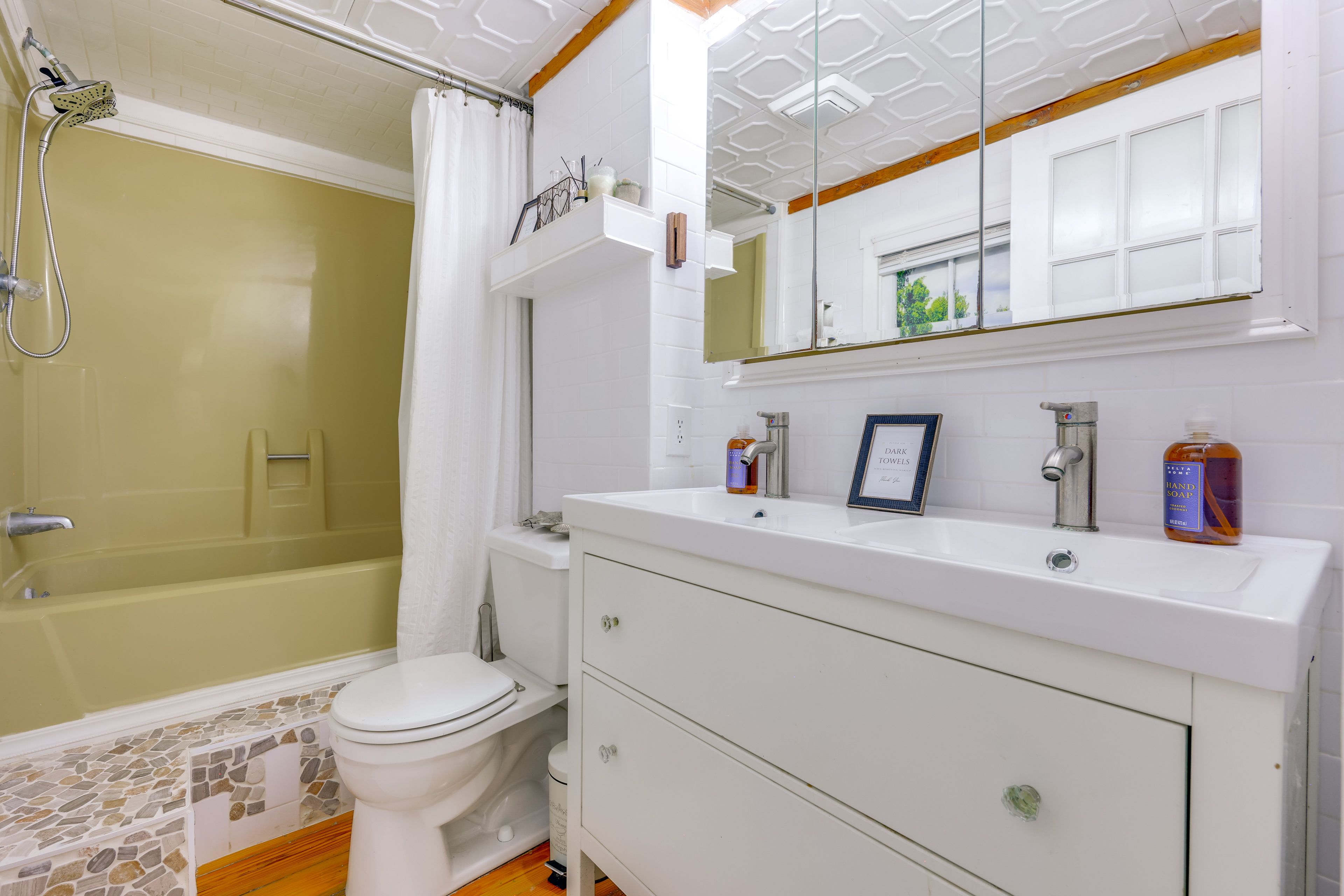 Full Bathroom | 2nd Floor