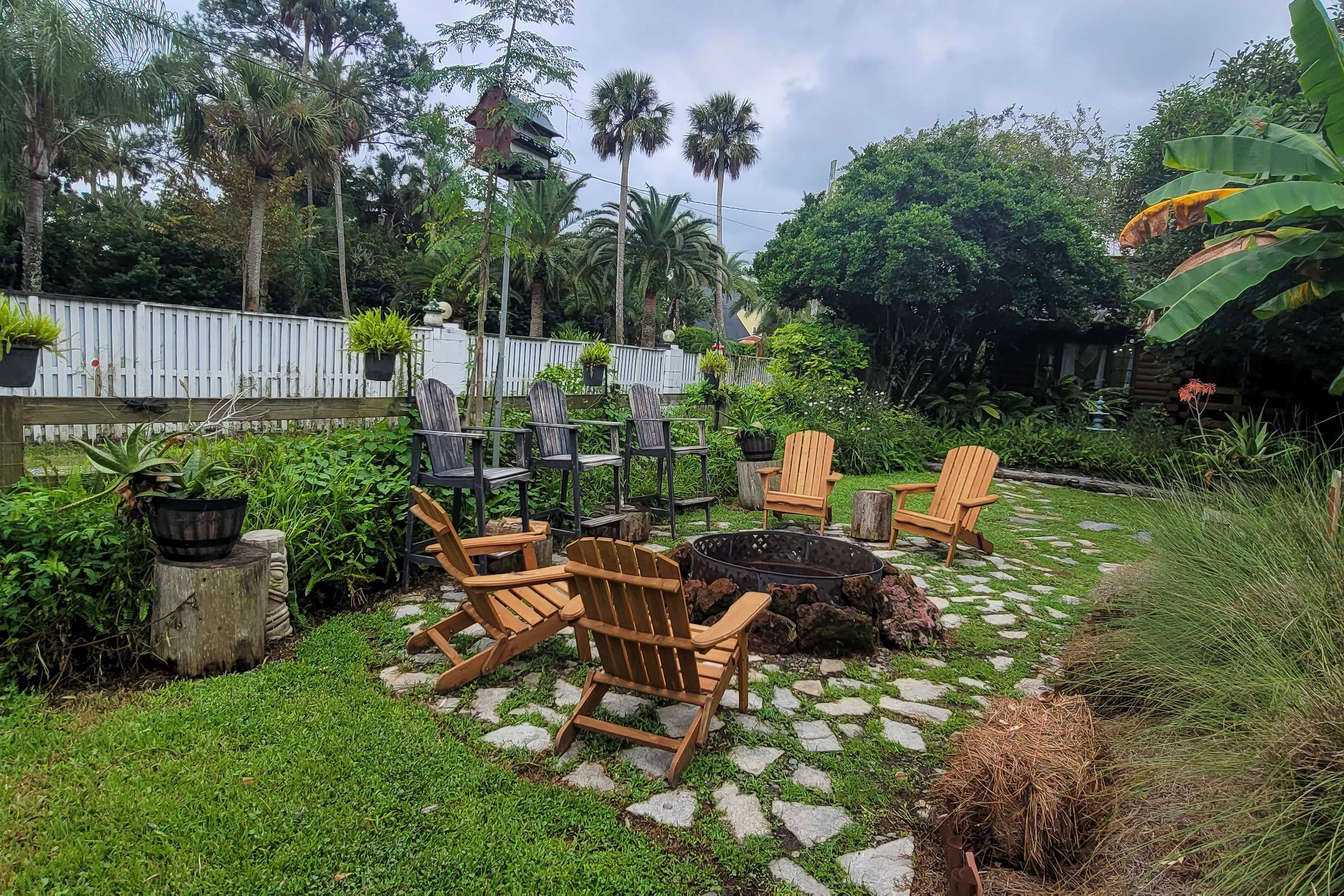 Fenced-In Yard | Fire Pit | Gas Grill | Hammock
