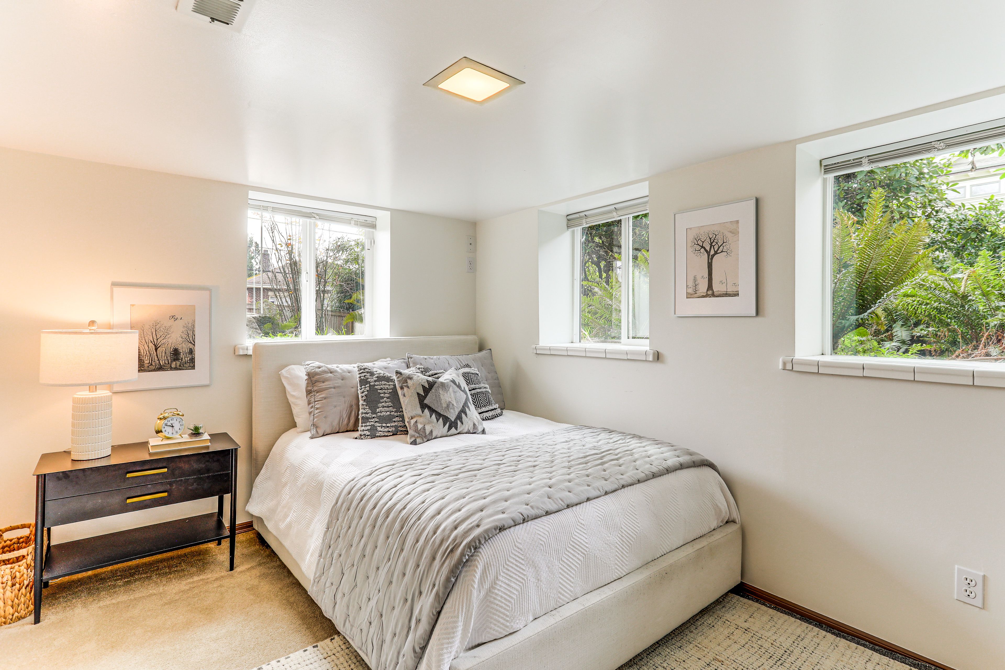 Bedroom | Full Bed