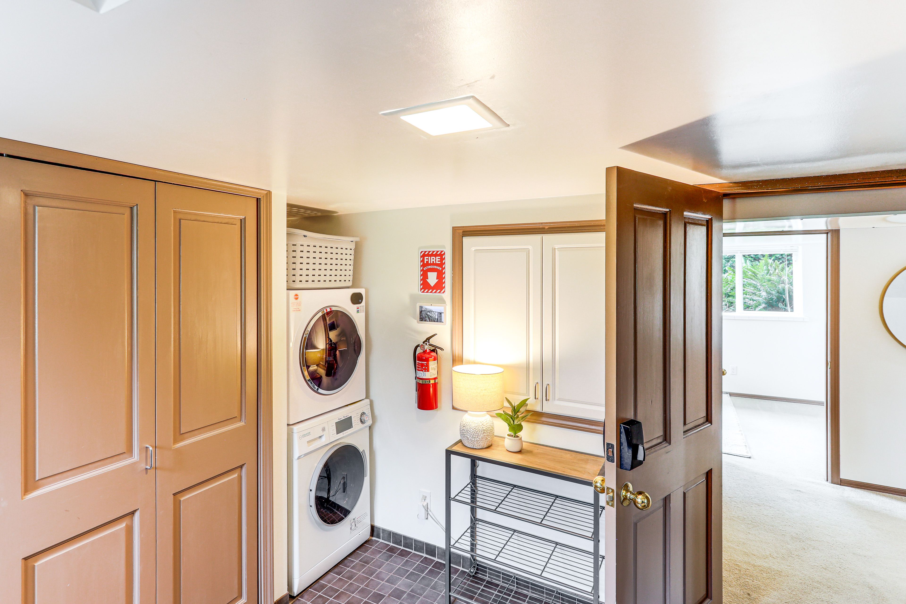 Foyer | Washer/Dryer