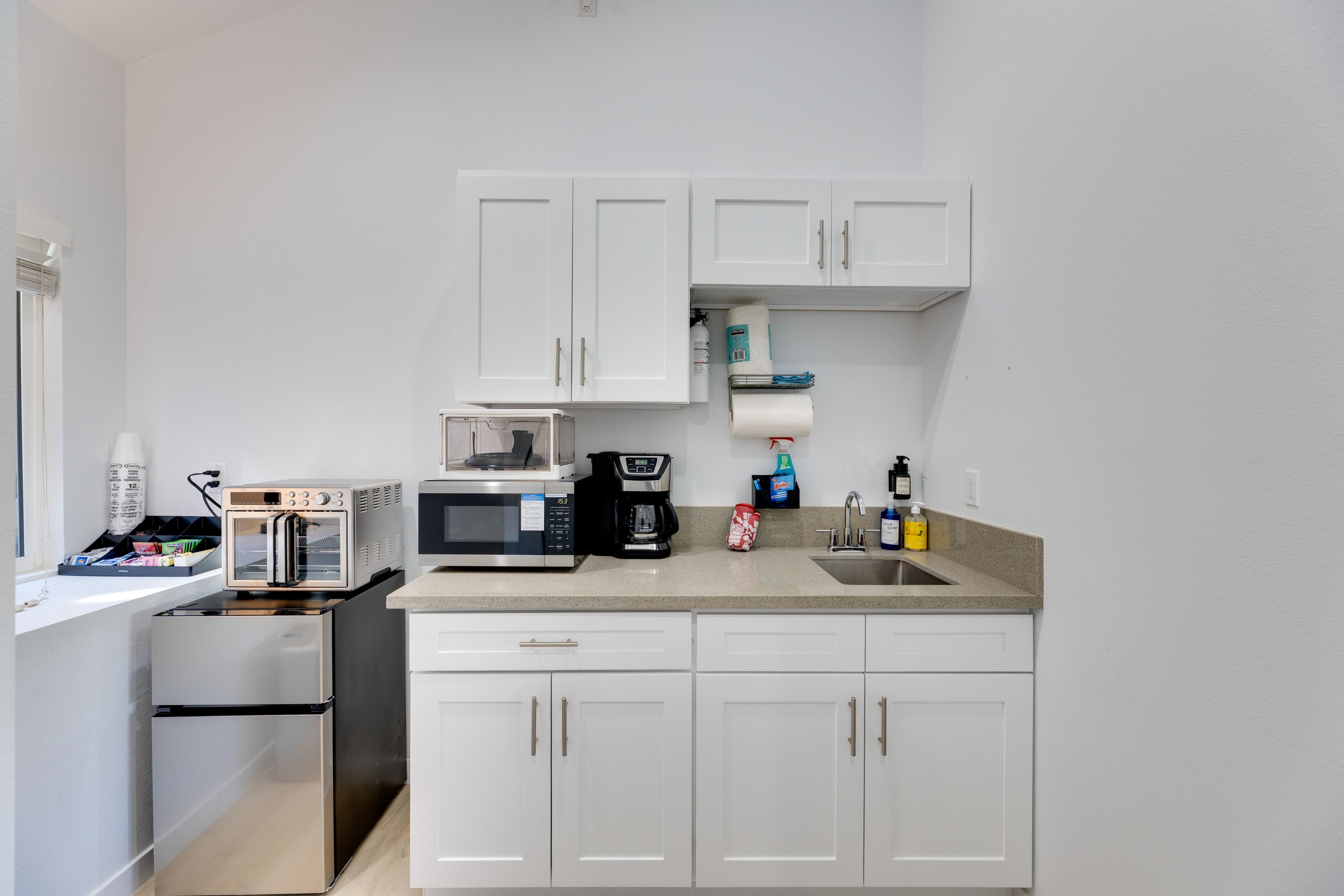 Kitchenette | Multi-Feature Microwave | Air Fryer | Dishware & Flatware