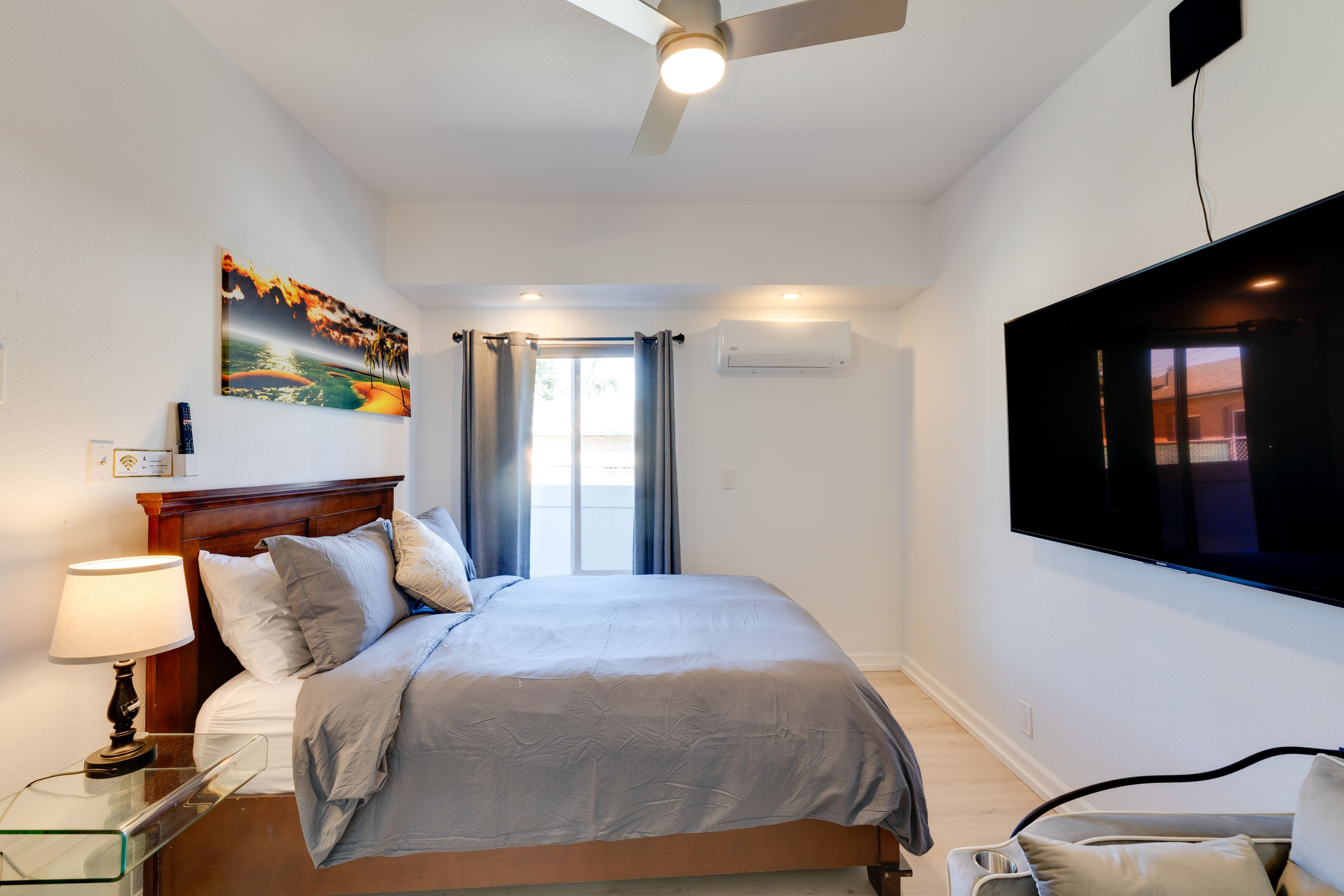Studio Interior | Free WiFi | Central A/C & Heat | Smart TV