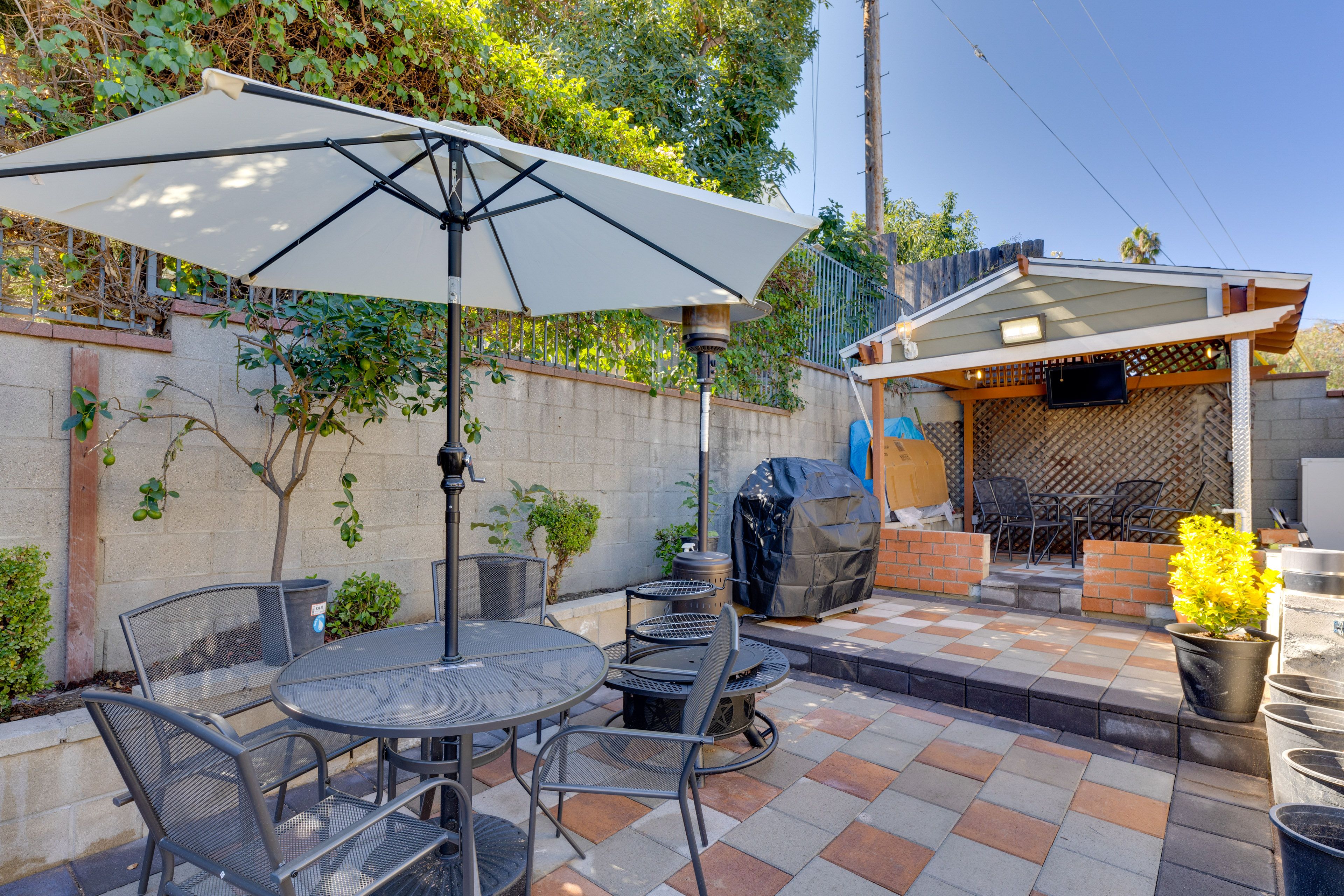 Shared Amenities | Outdoor Living Space | Gas Grill | Wood-Burning Fire Pit