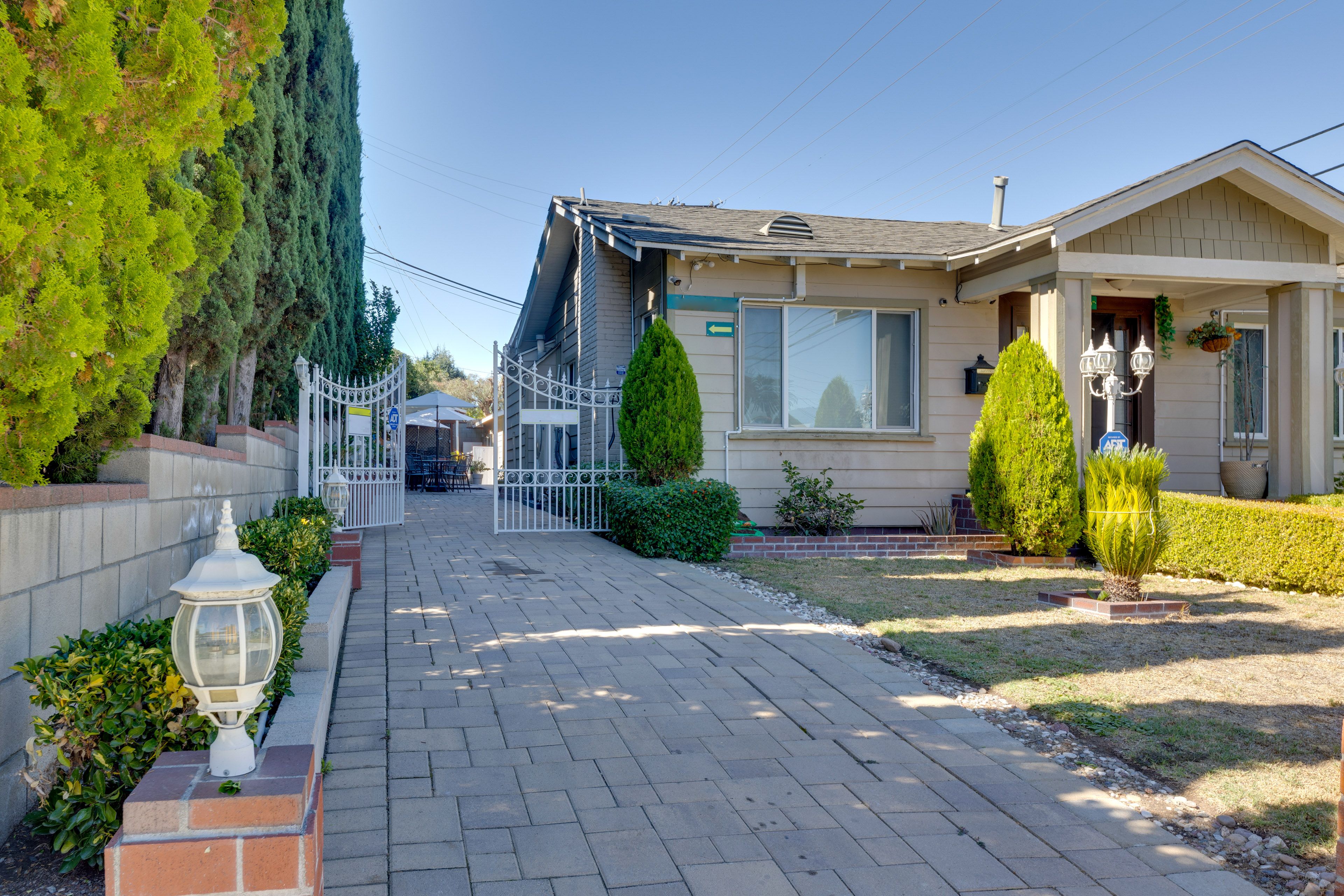 Parking | Street Parking (Paid Pass Required)