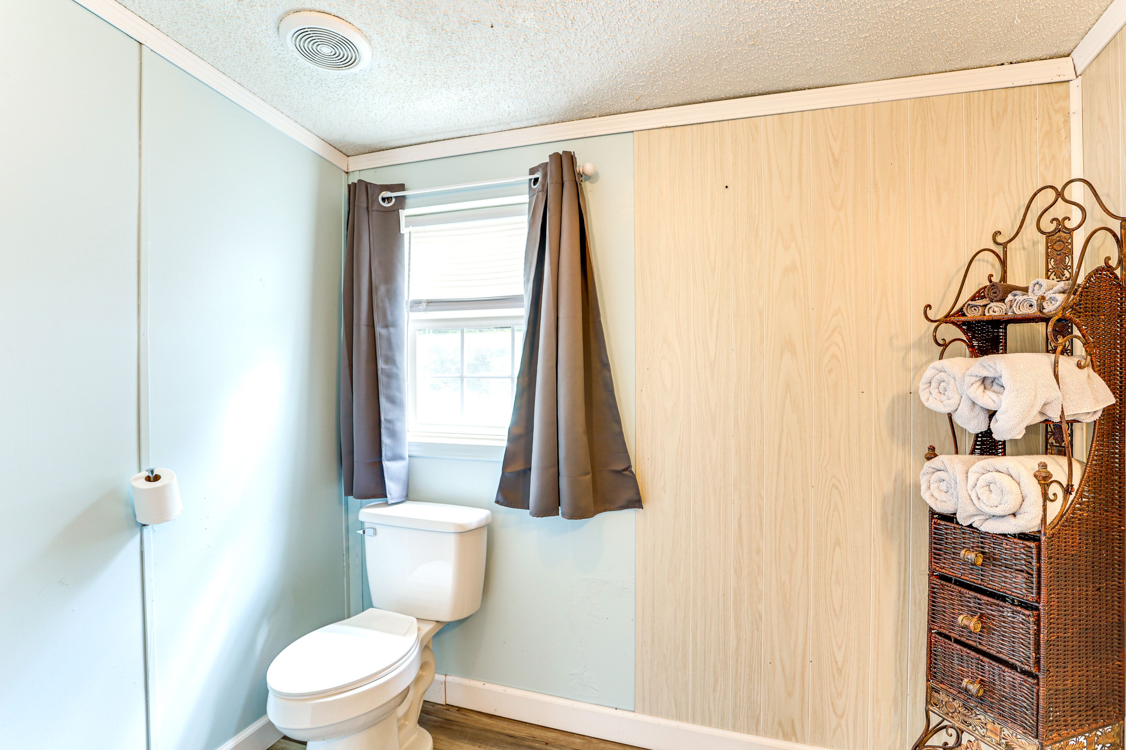 En-Suite Bathroom | Towels Provided