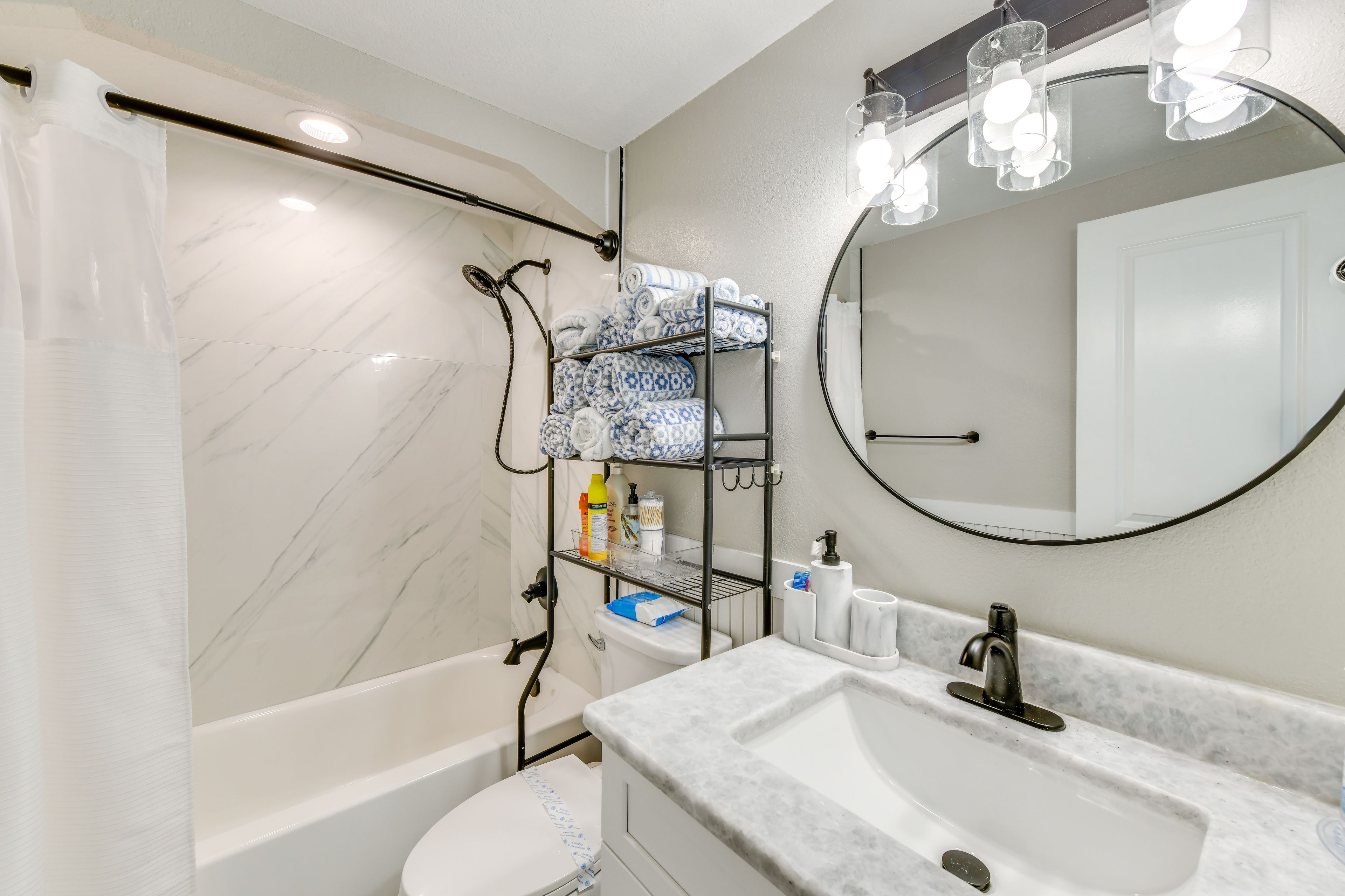 Full Bathroom | Towels & Linens Provided
