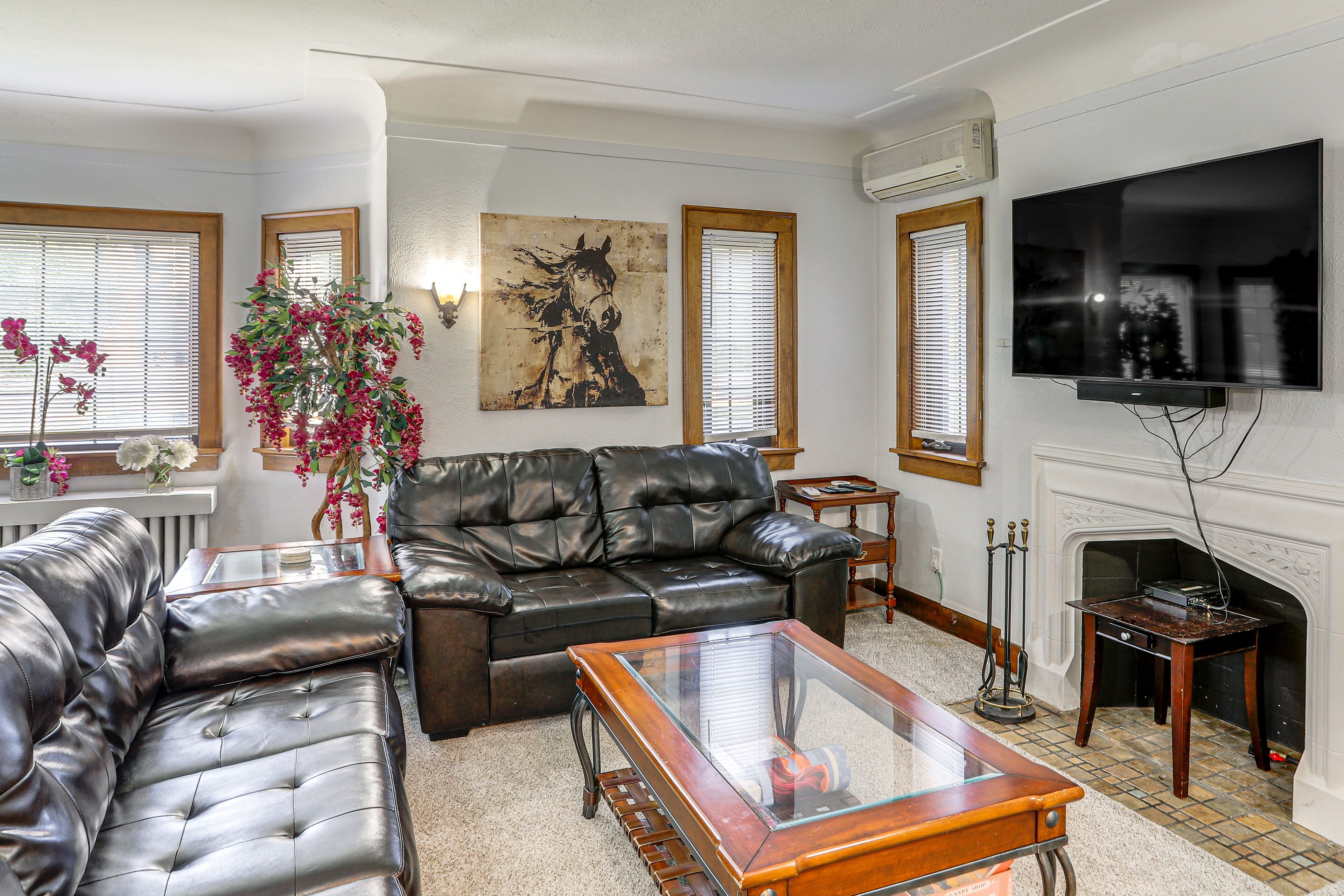 Main Living Area | Smart TV w/ Cable