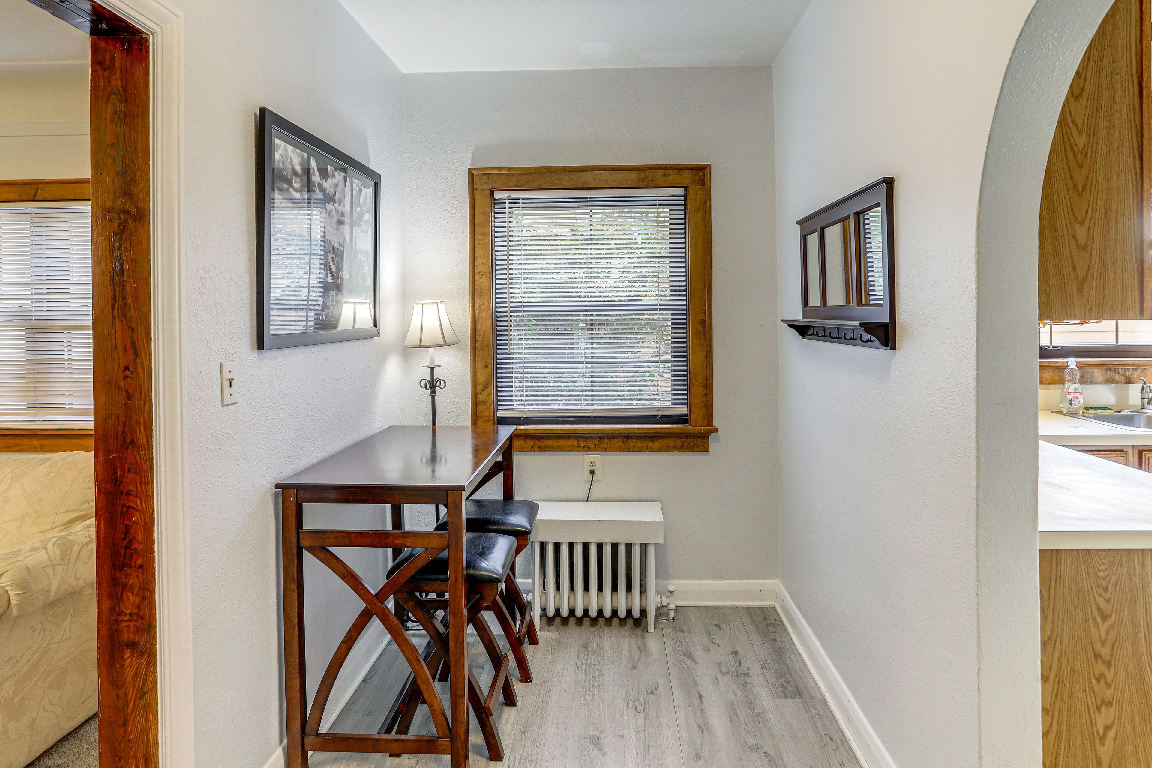 Dining Bar | Dishware/Flatware