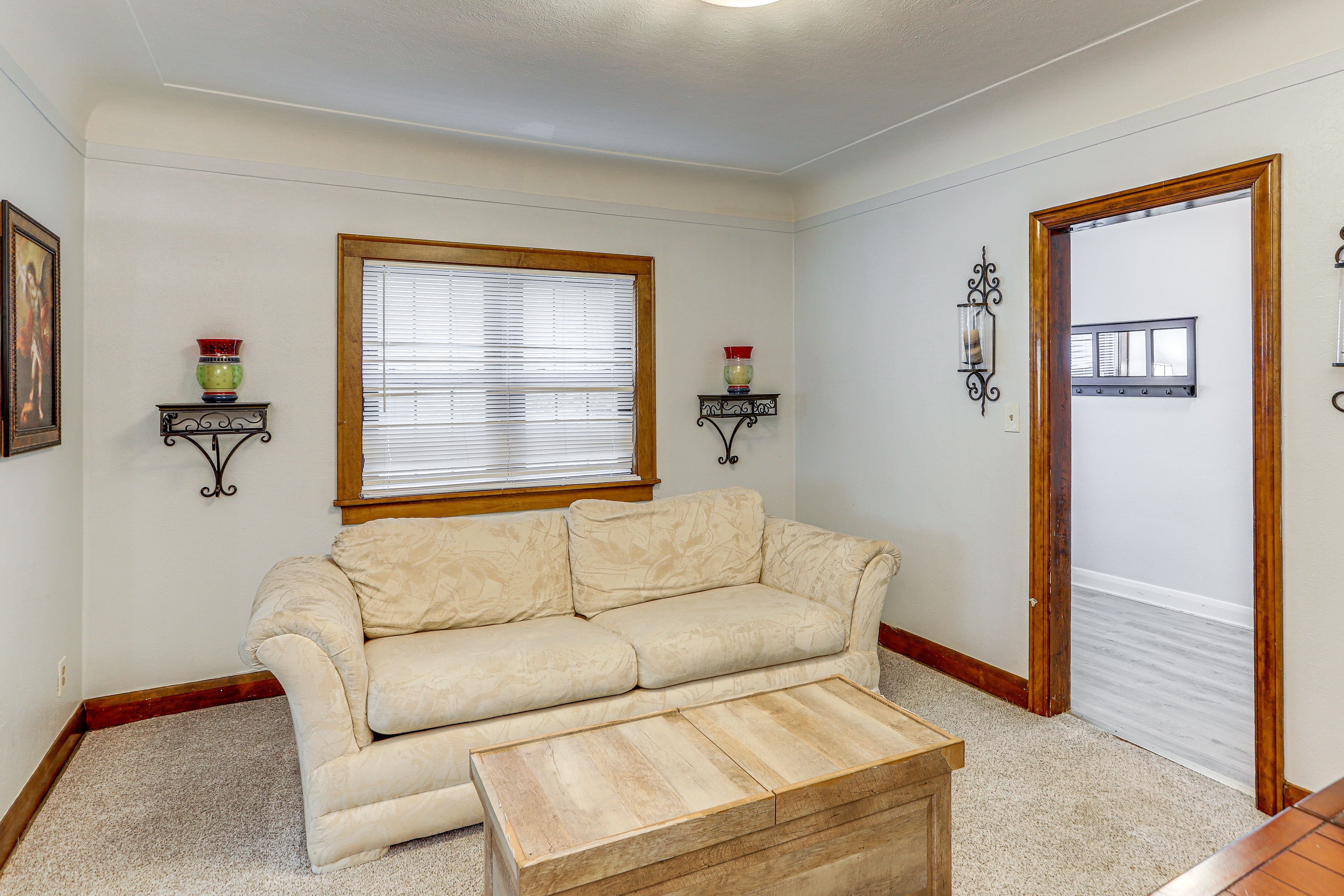 Addt'l Living Area | Smart TV w/ Cable | Dining Table