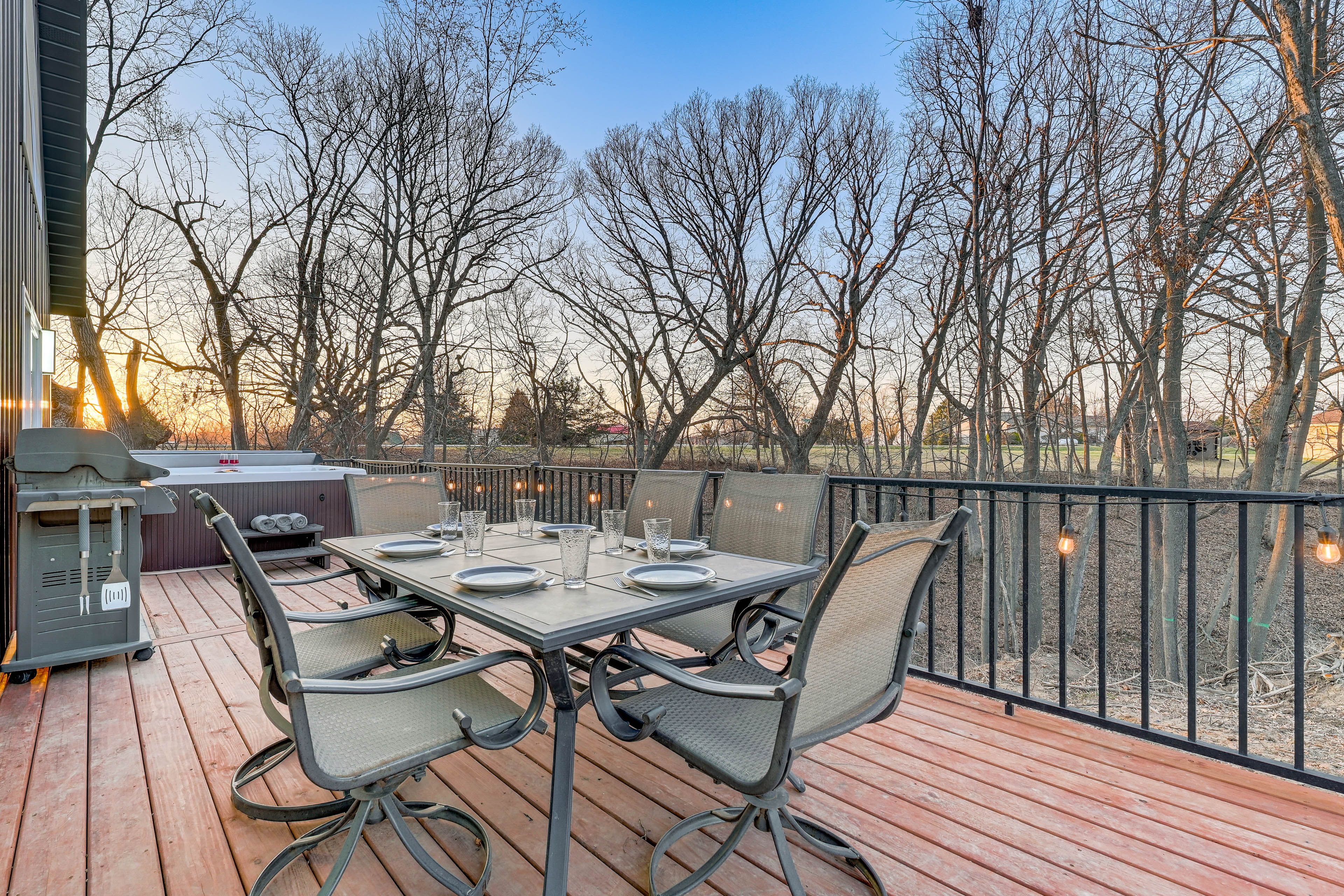 Knoxville Vacation Rental | 2BR | 2BA | 1 Step to Enter | 1,467 Sq Ft
