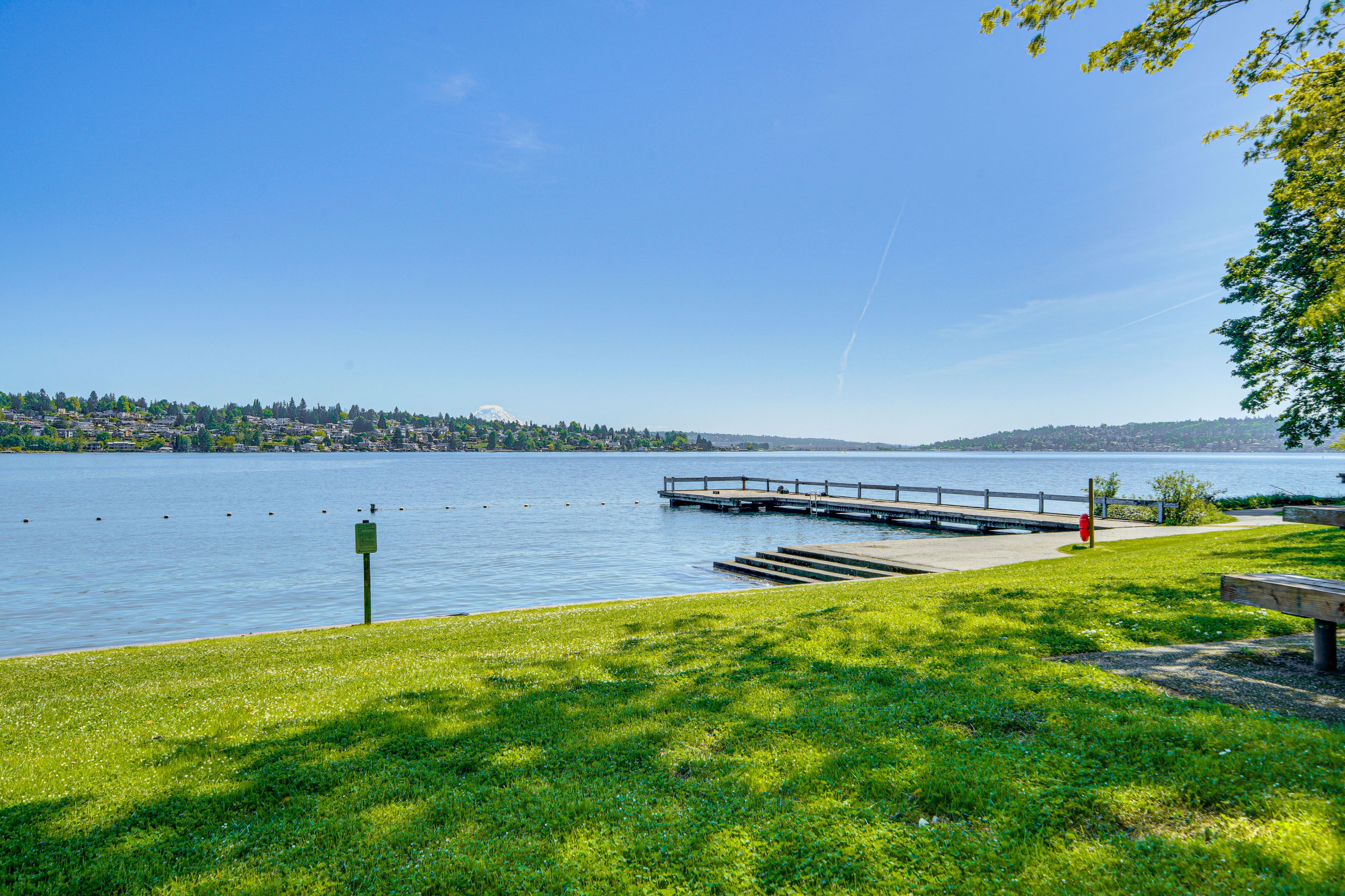 Nearby Park & Lake Access