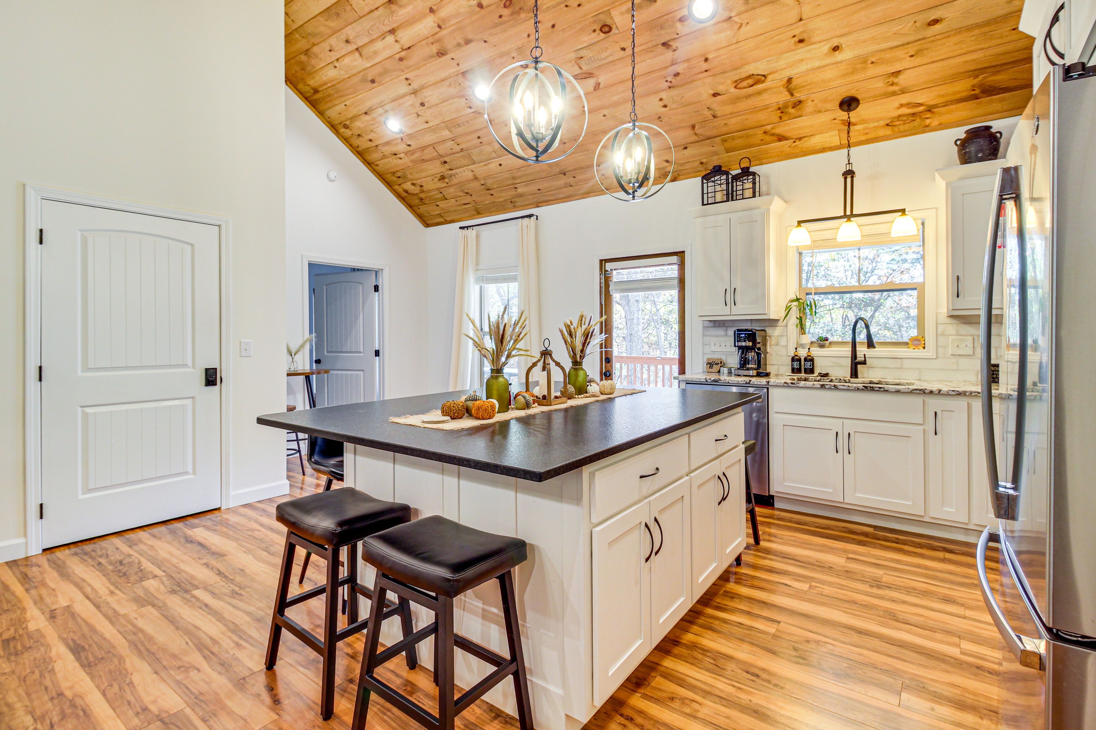 Kitchen | Blender | Toaster | 1st Floor