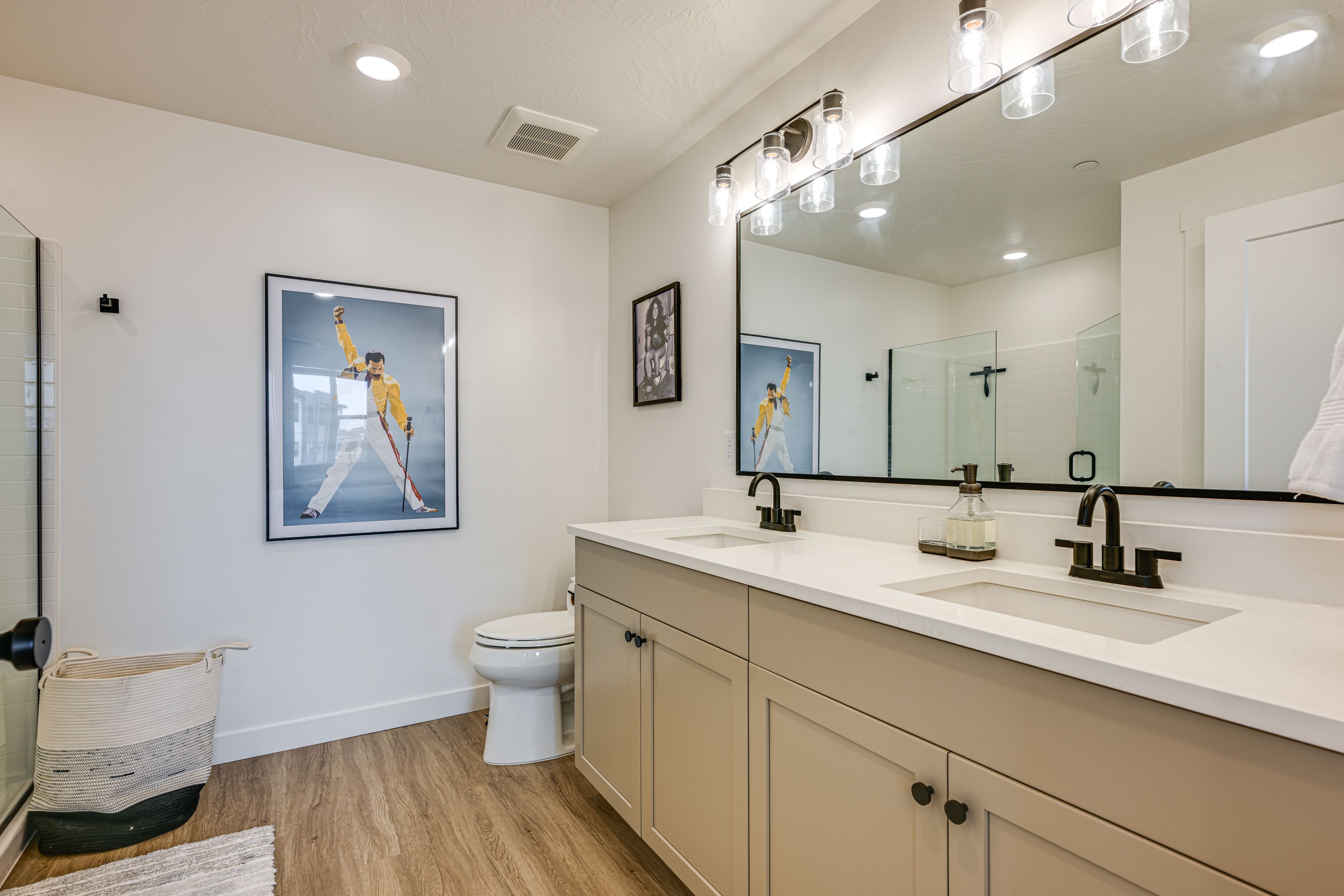 En-Suite Bathroom | Complimentary Toiletries | Hair Dryer