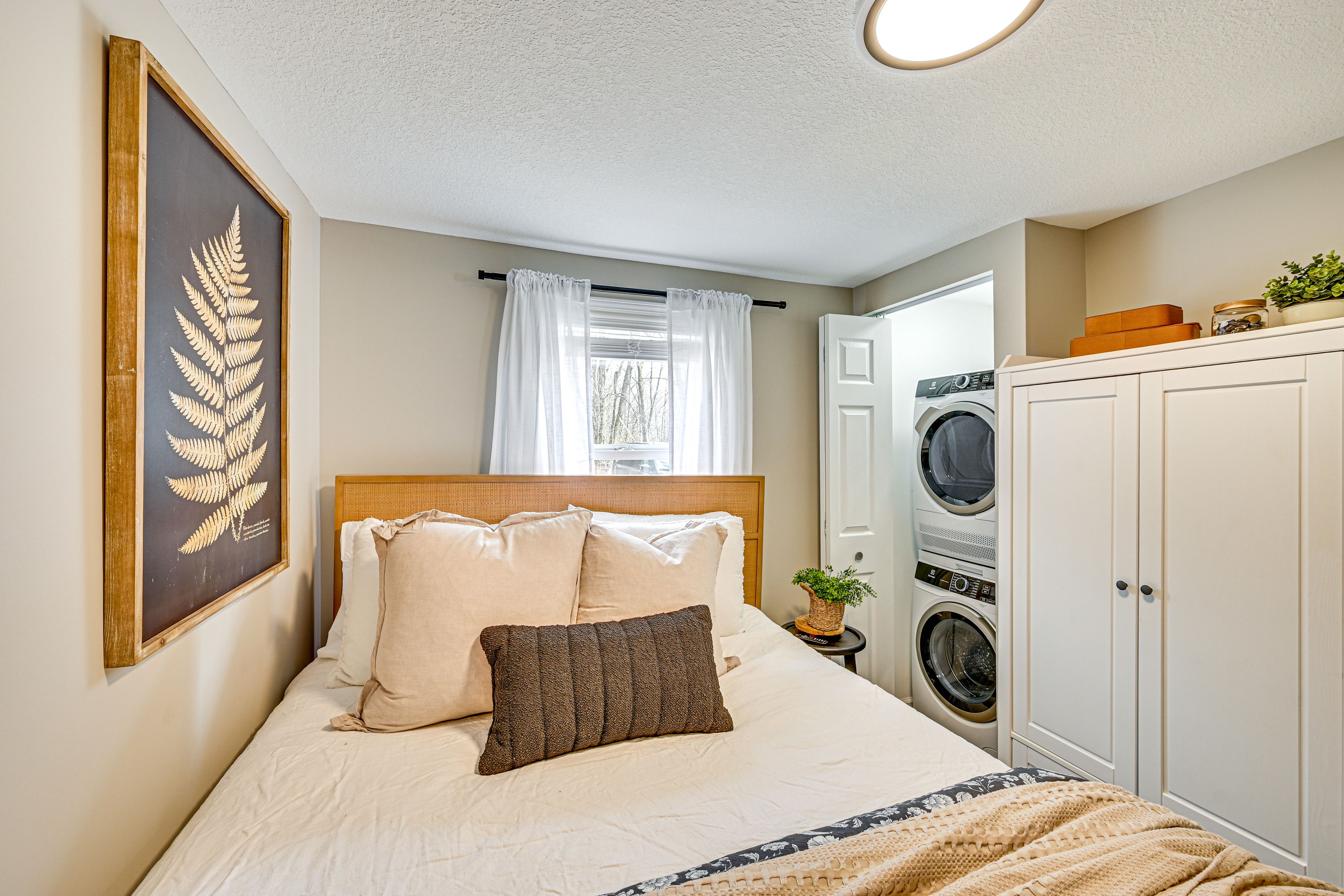 Laundry Closet | Washer & Dryer