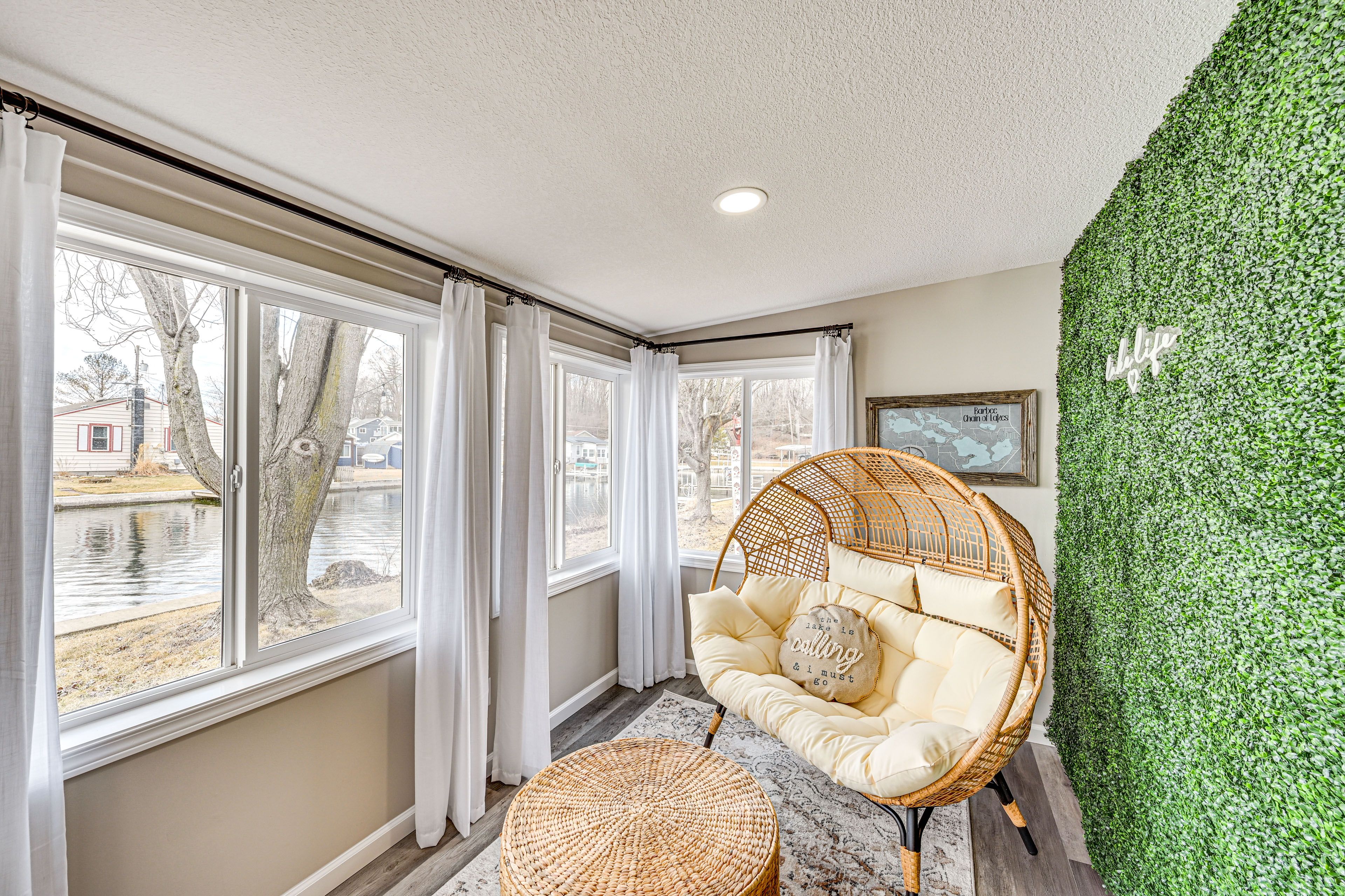 Front Room | Seating Area