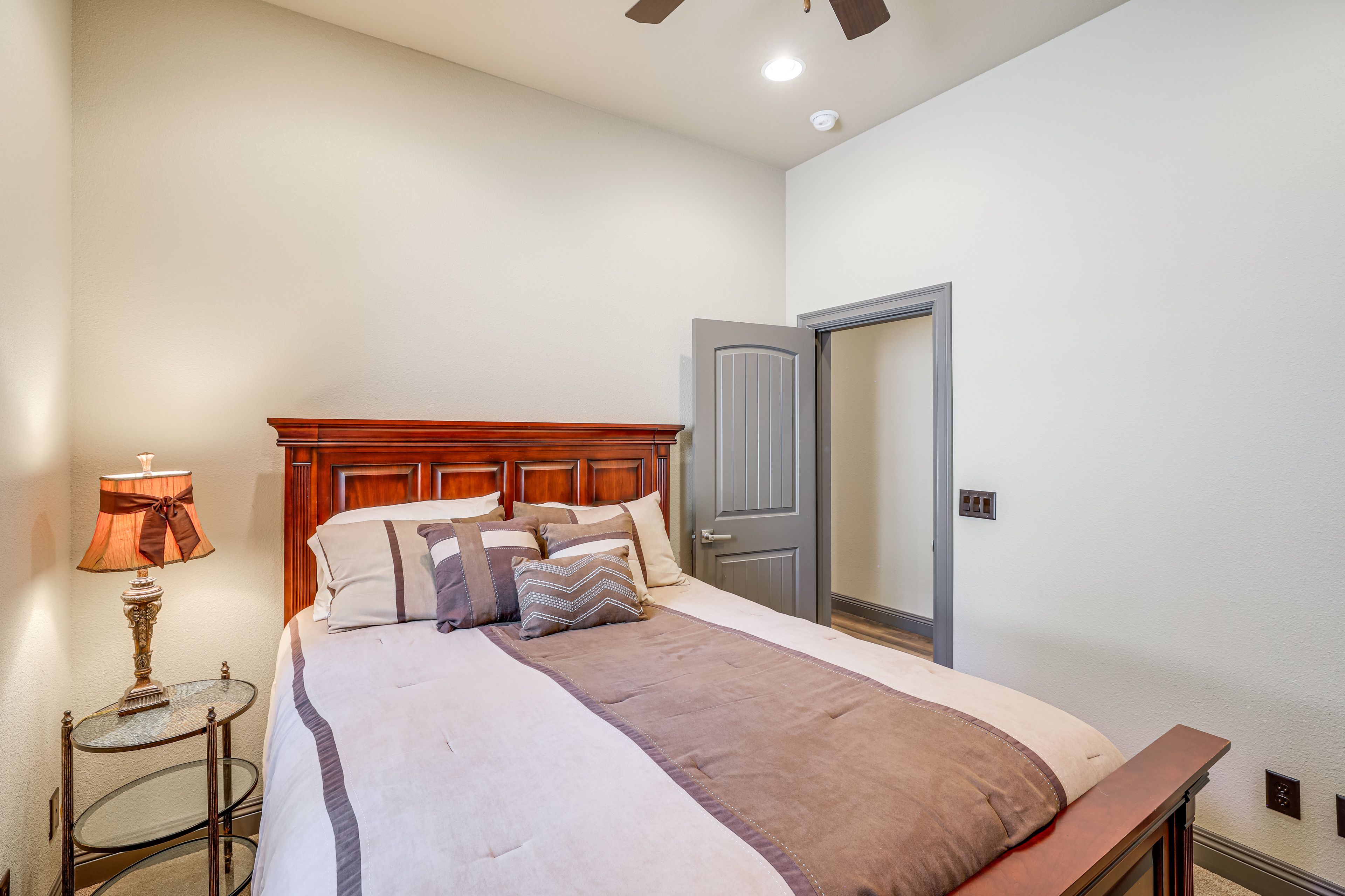 Bedroom 2 | Queen Bed
