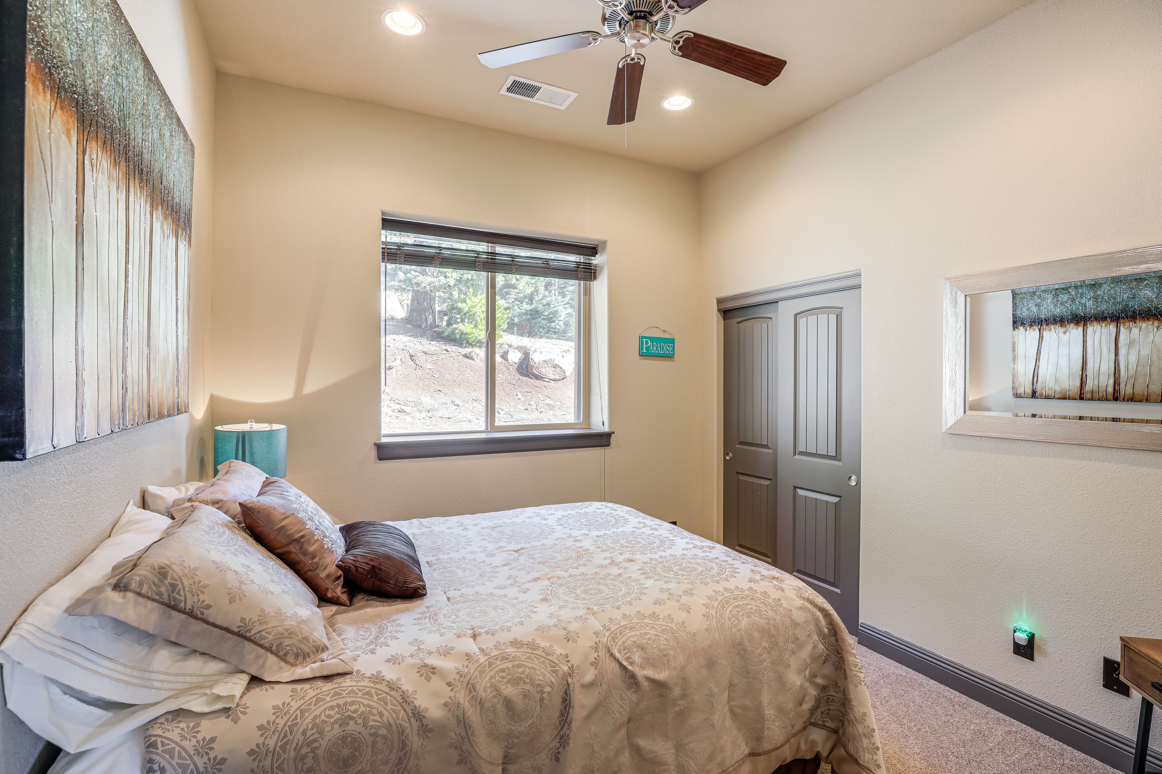 Bedroom 3 | Queen Bed