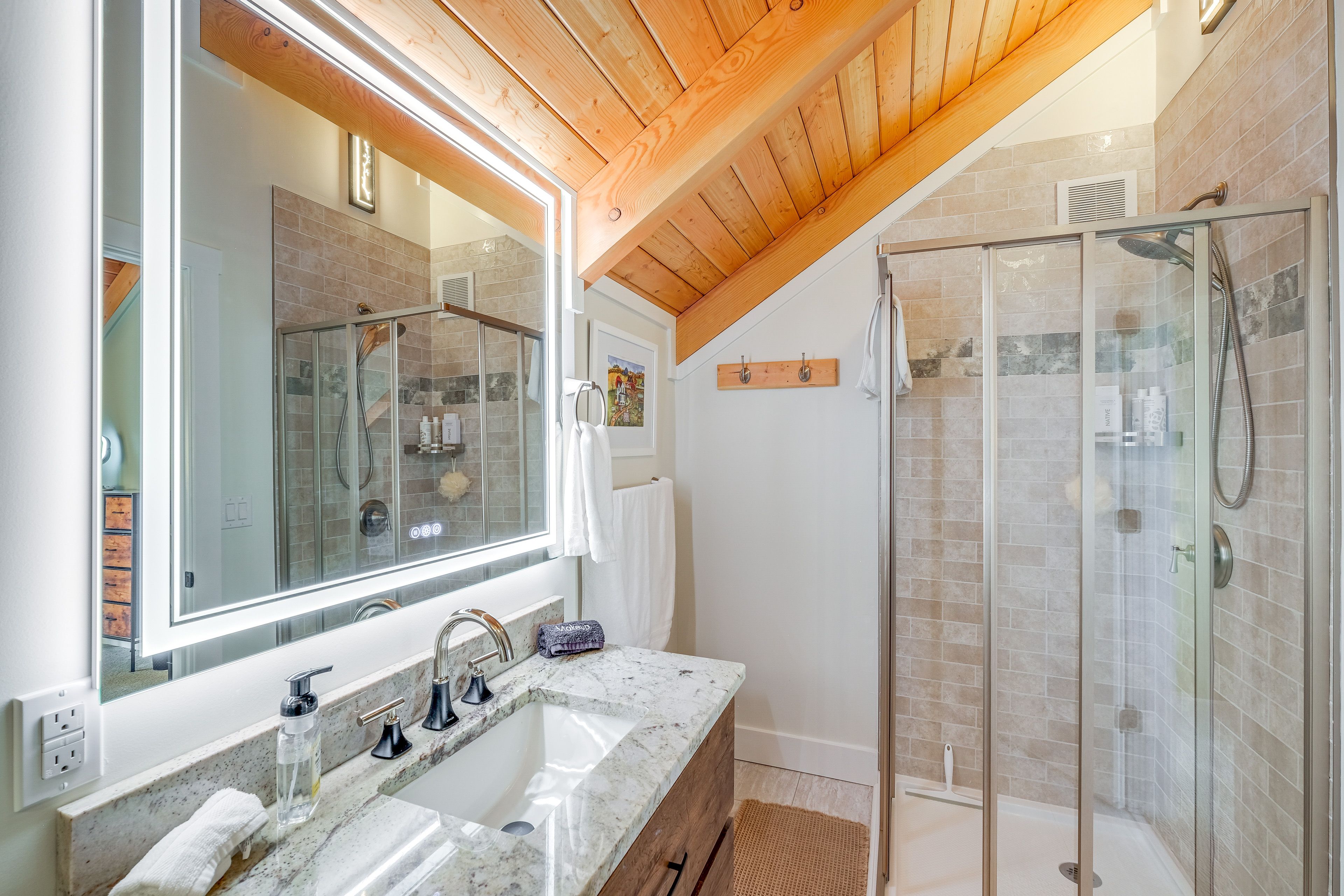 Bathroom | Upper Floor