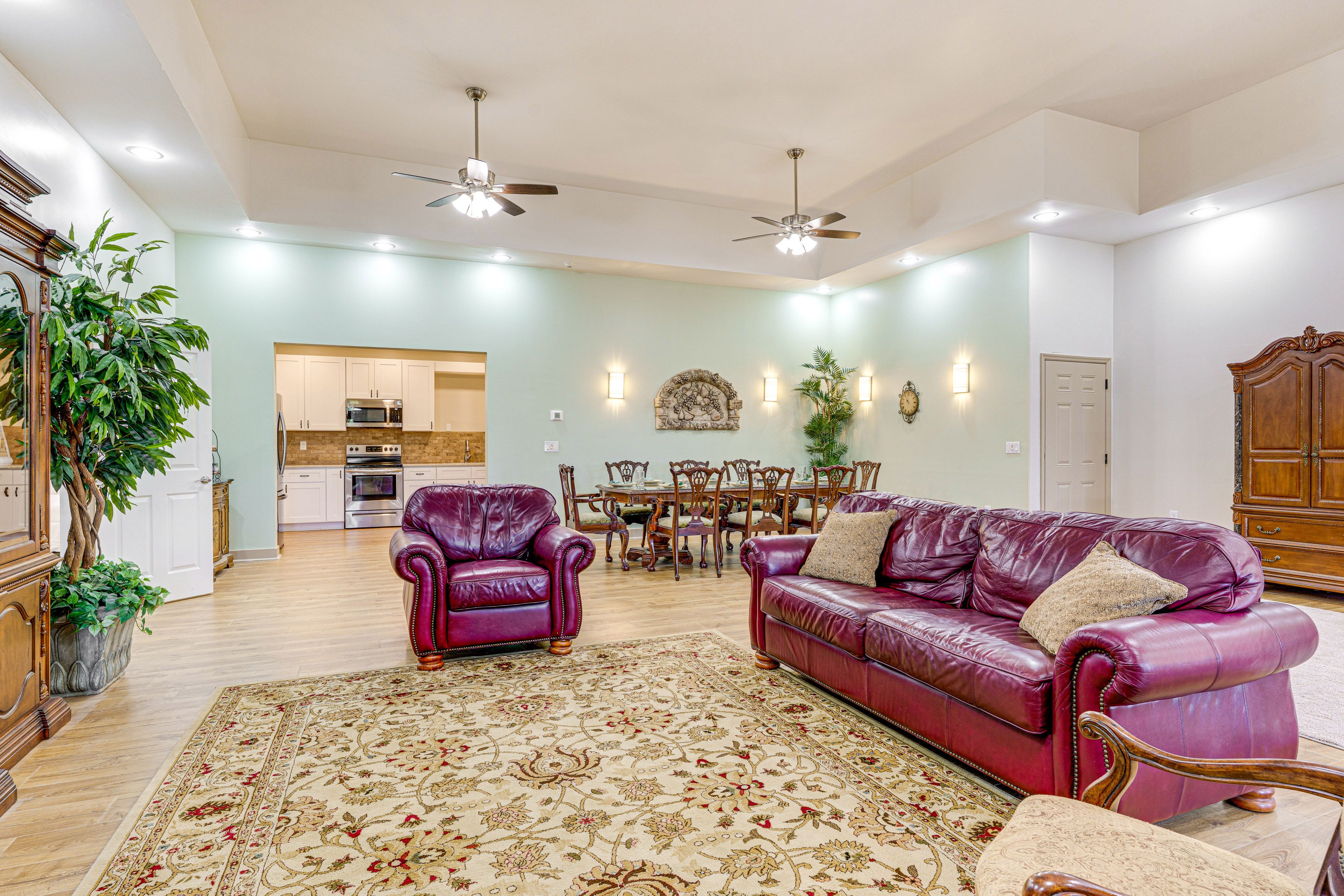 Living Room | Central A/C & Heating | Free WiFi