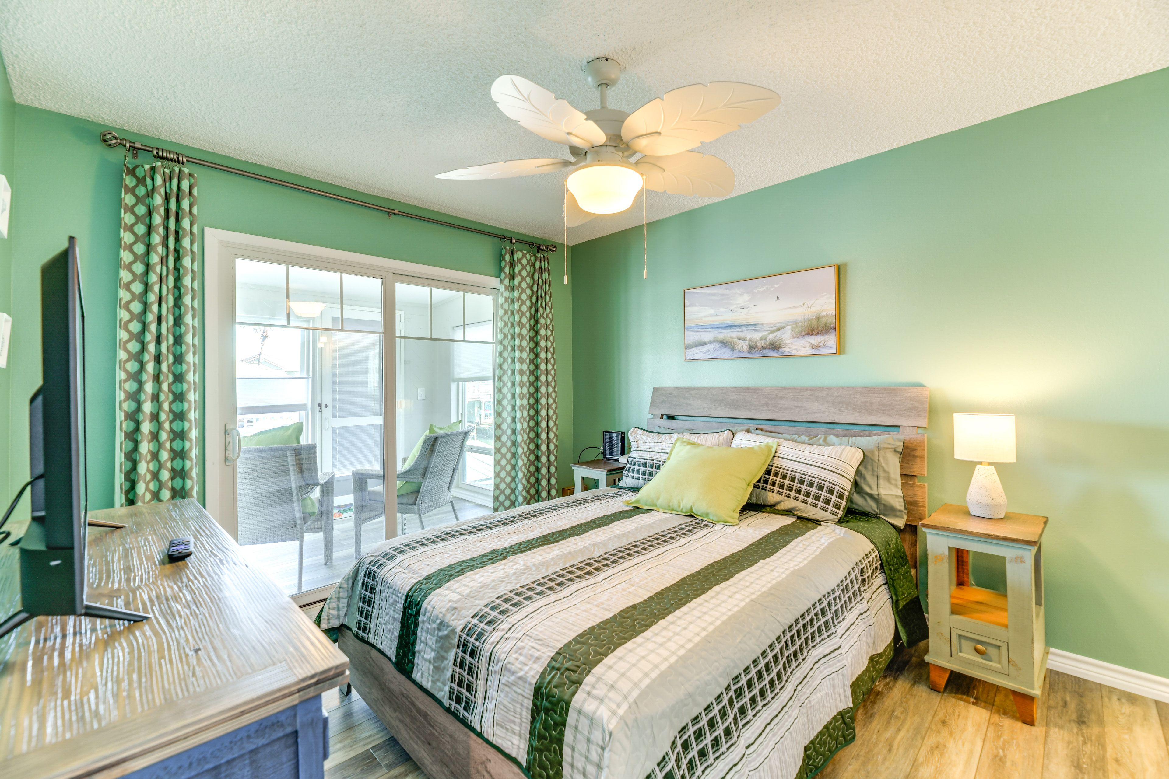 Bedroom 2 | Main Level | Queen Bed | Smart TV