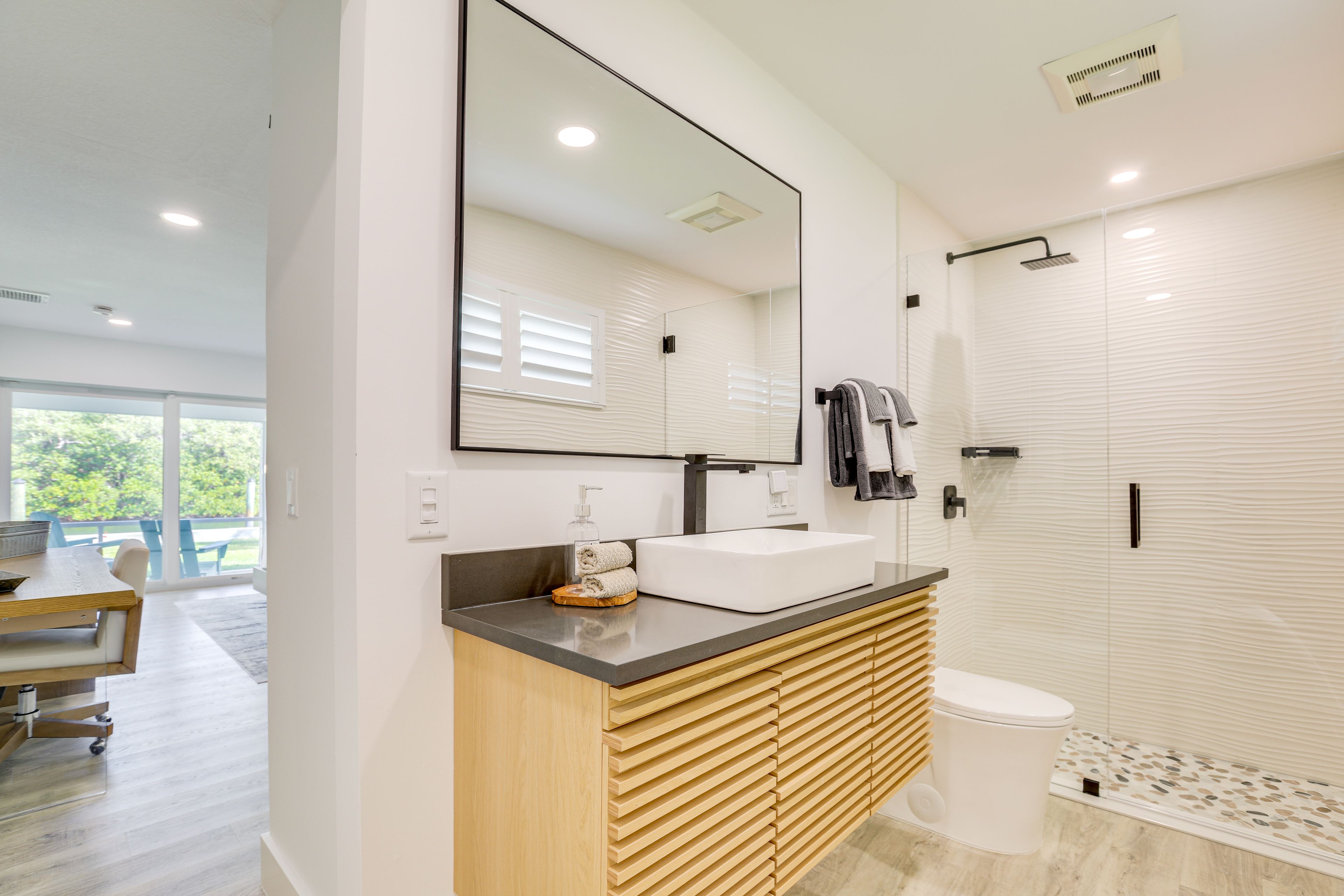 Full Bathroom | Towels Provided | Hair Dryer