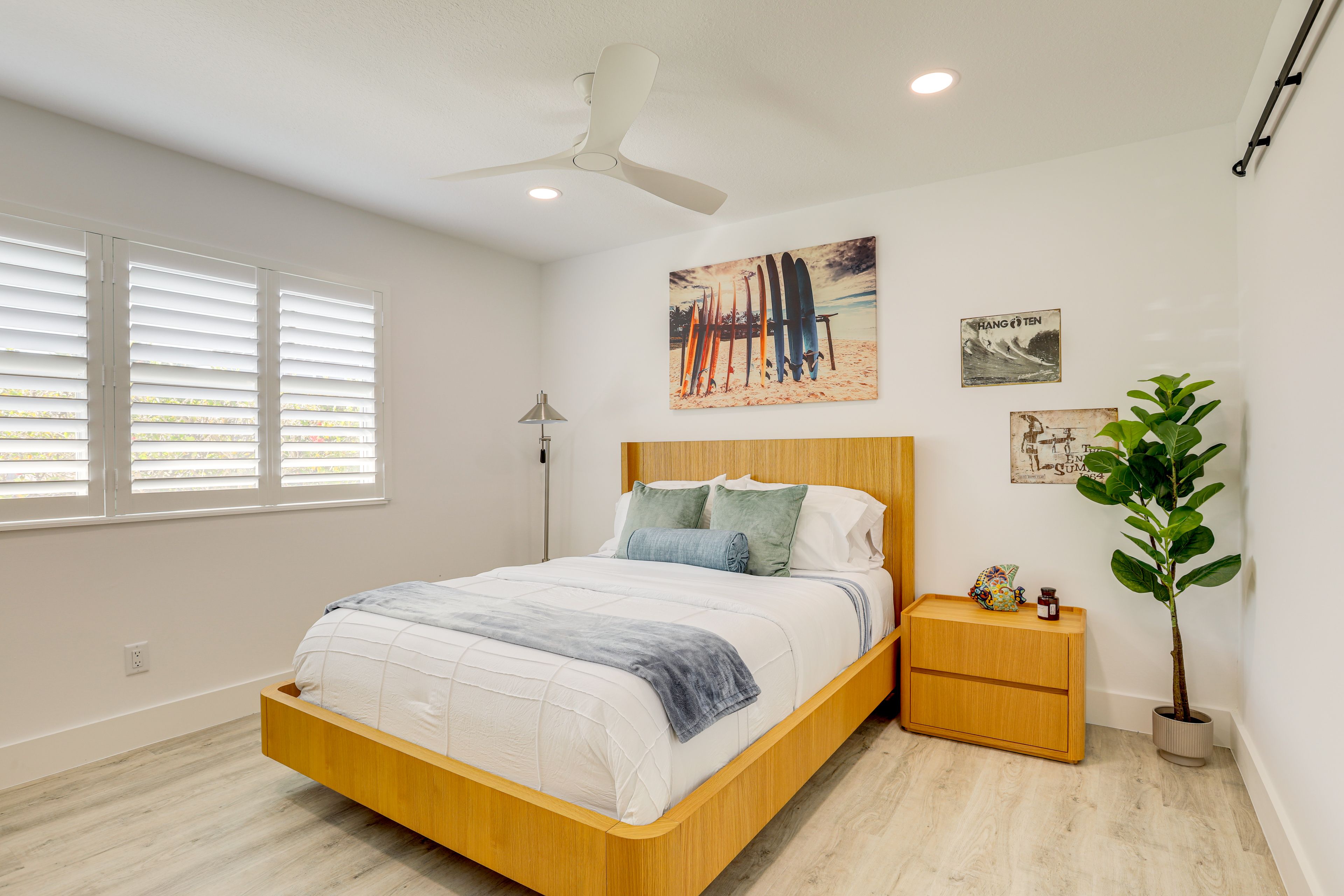 Bedroom 2 | Queen Bed | Hangers