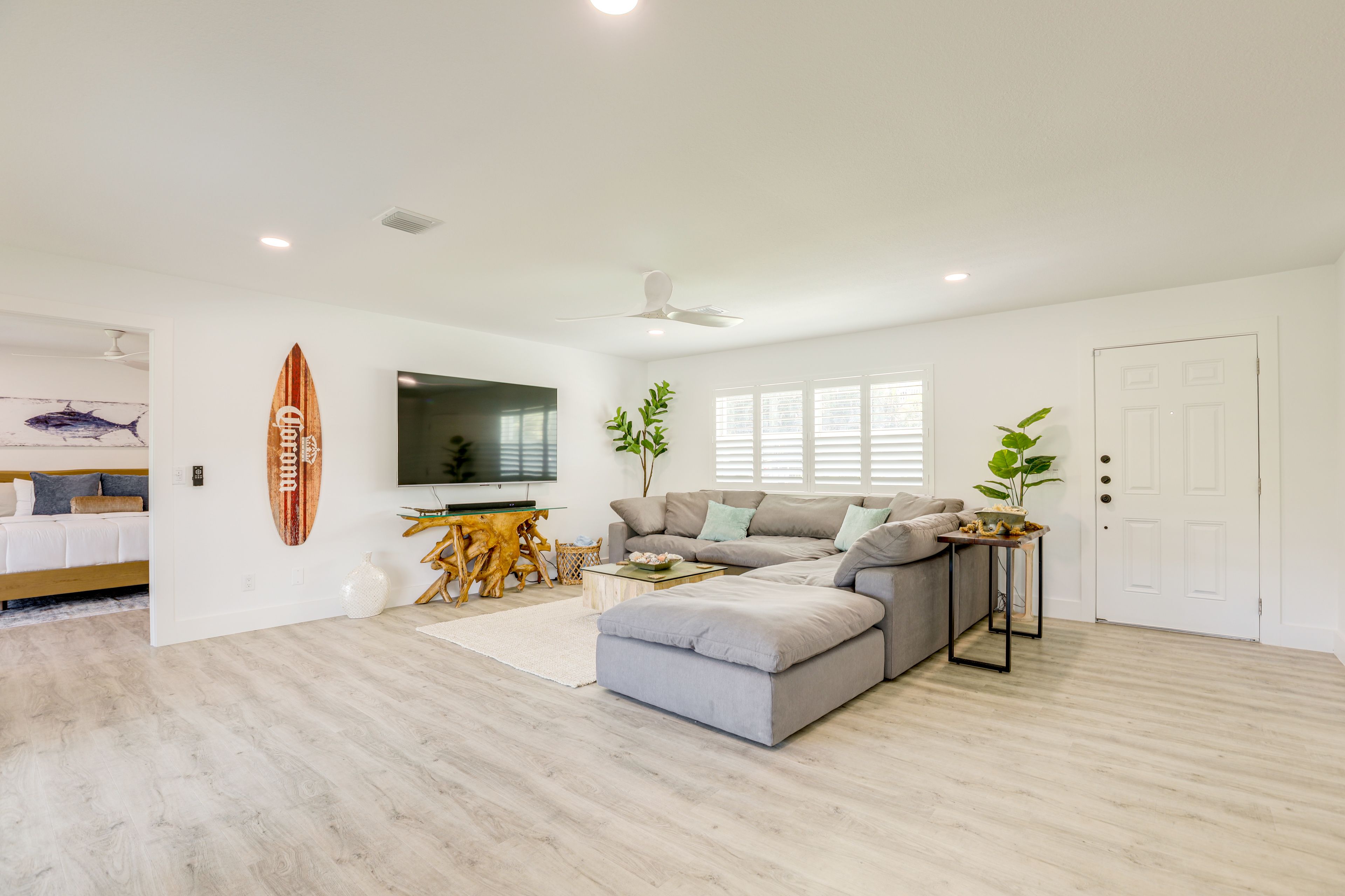 Living Room | 2 Full Air Mattresses | Smart TV | Free WiFi