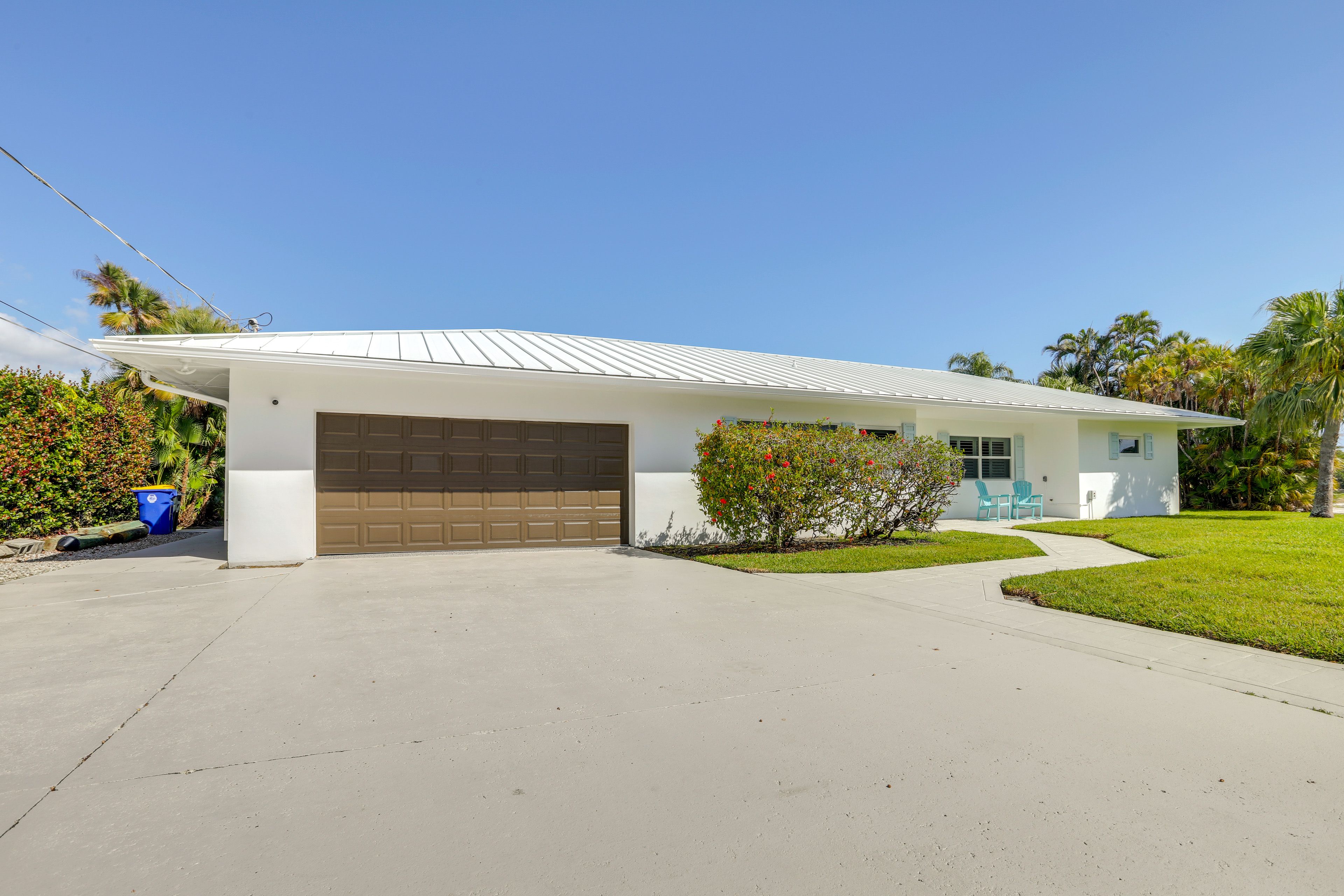 Parking | Garage (2 Vehicles) | Driveway (2 Vehicles)