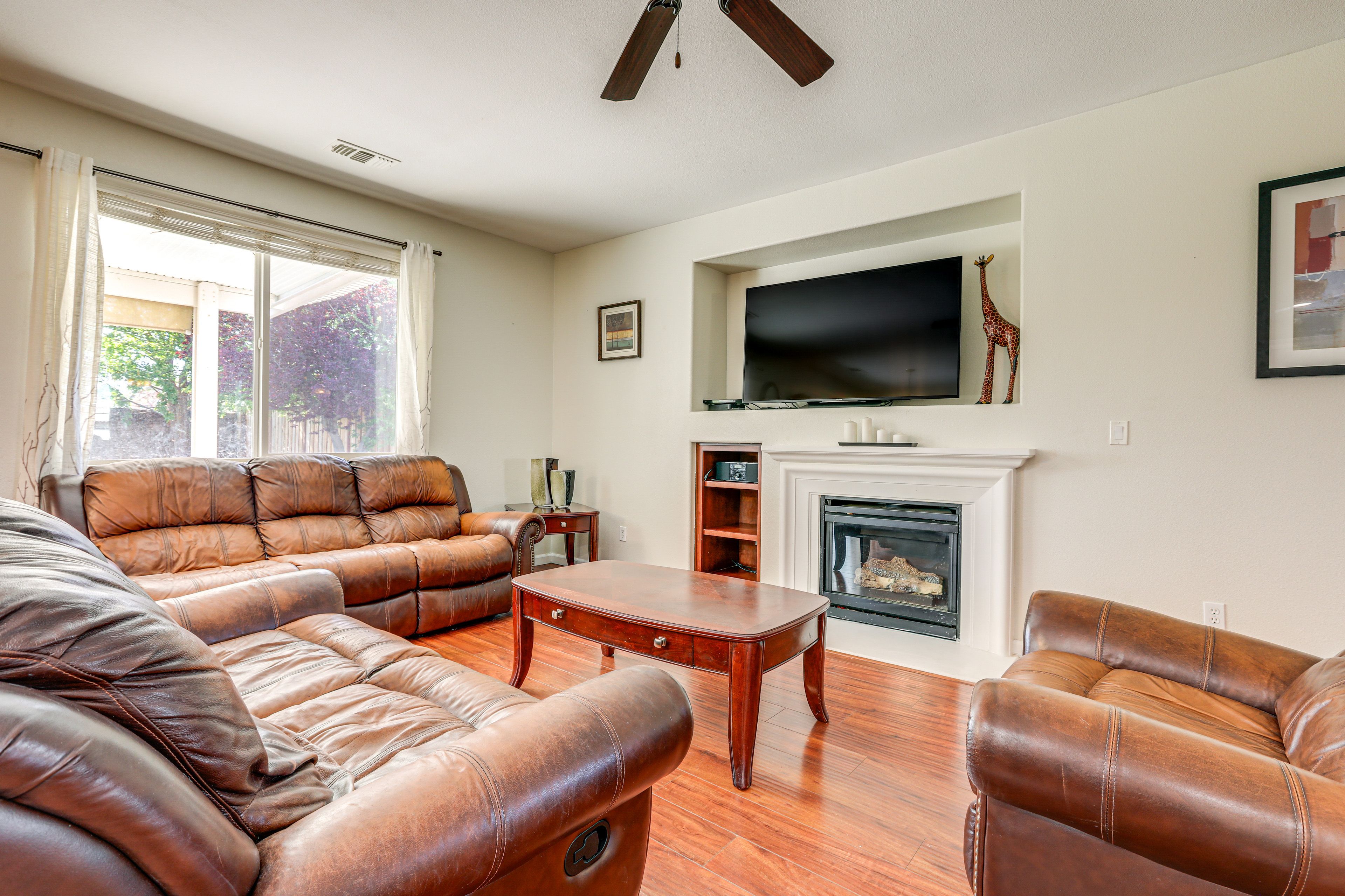 Living Room | Flat-Screen TV | Central A/C & Heating