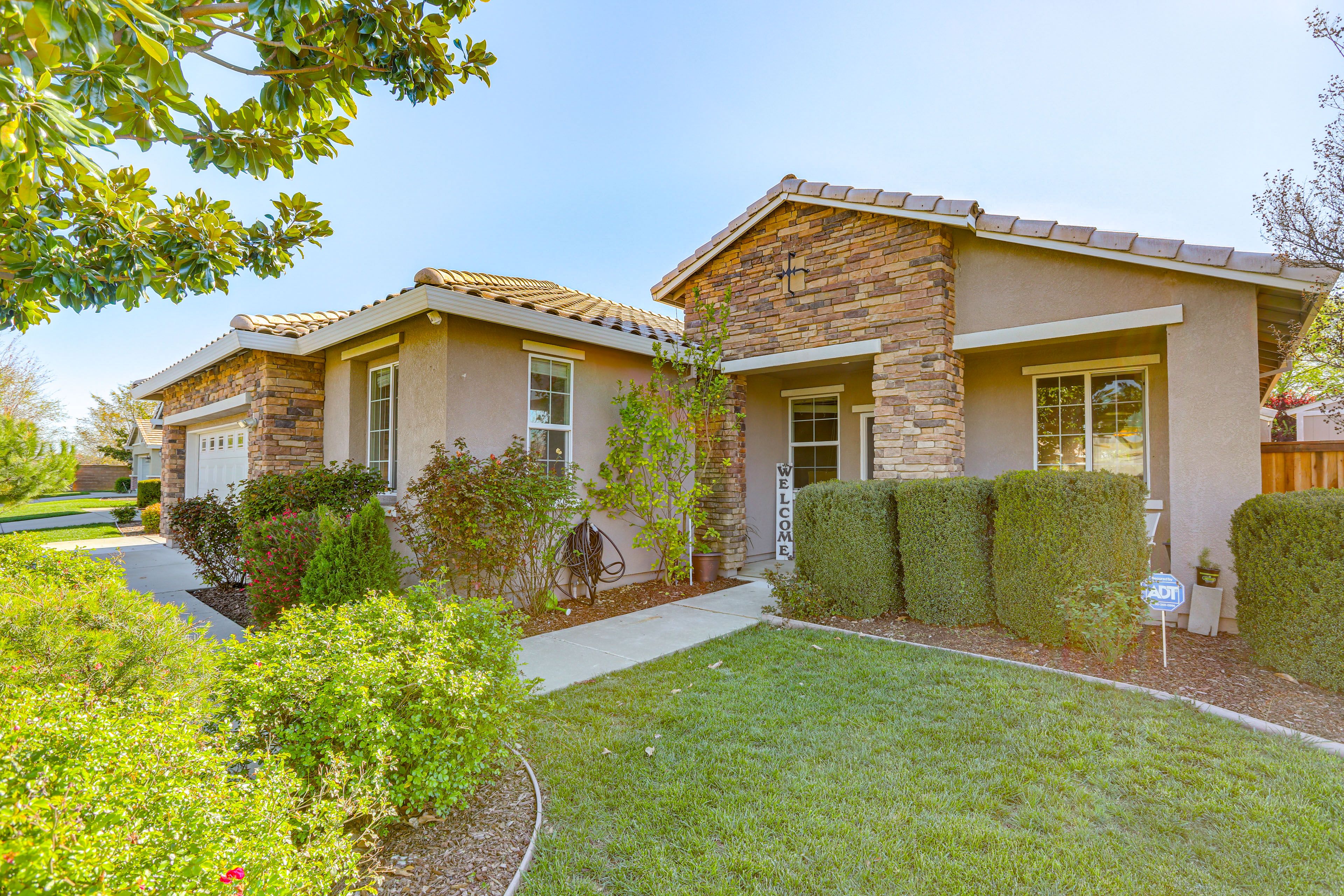 Roseville Vacation Rental | 5BR | 3BA | 2 Steps Required | 2,536 Sq Ft