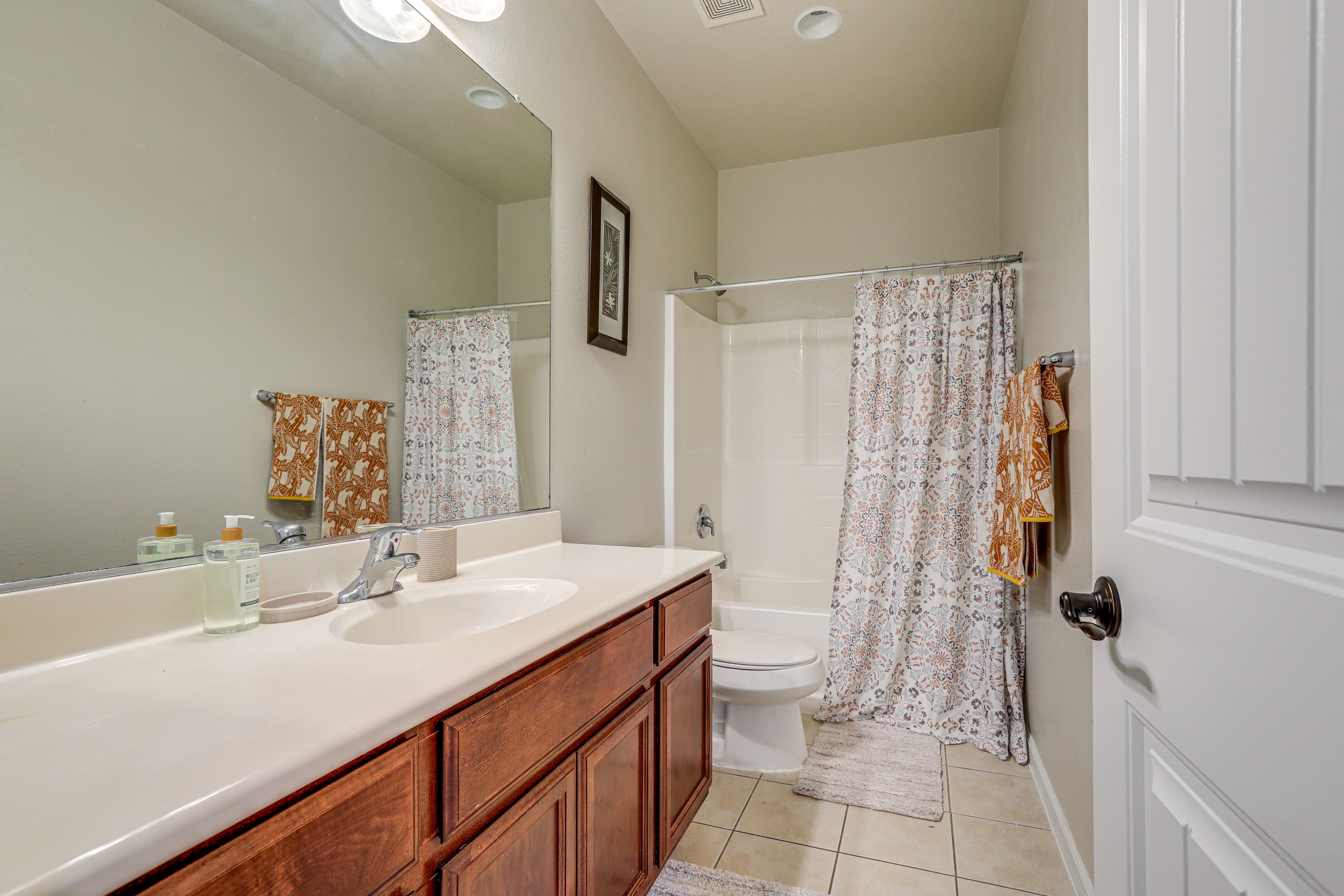 Full Bathroom | Hair Dryer